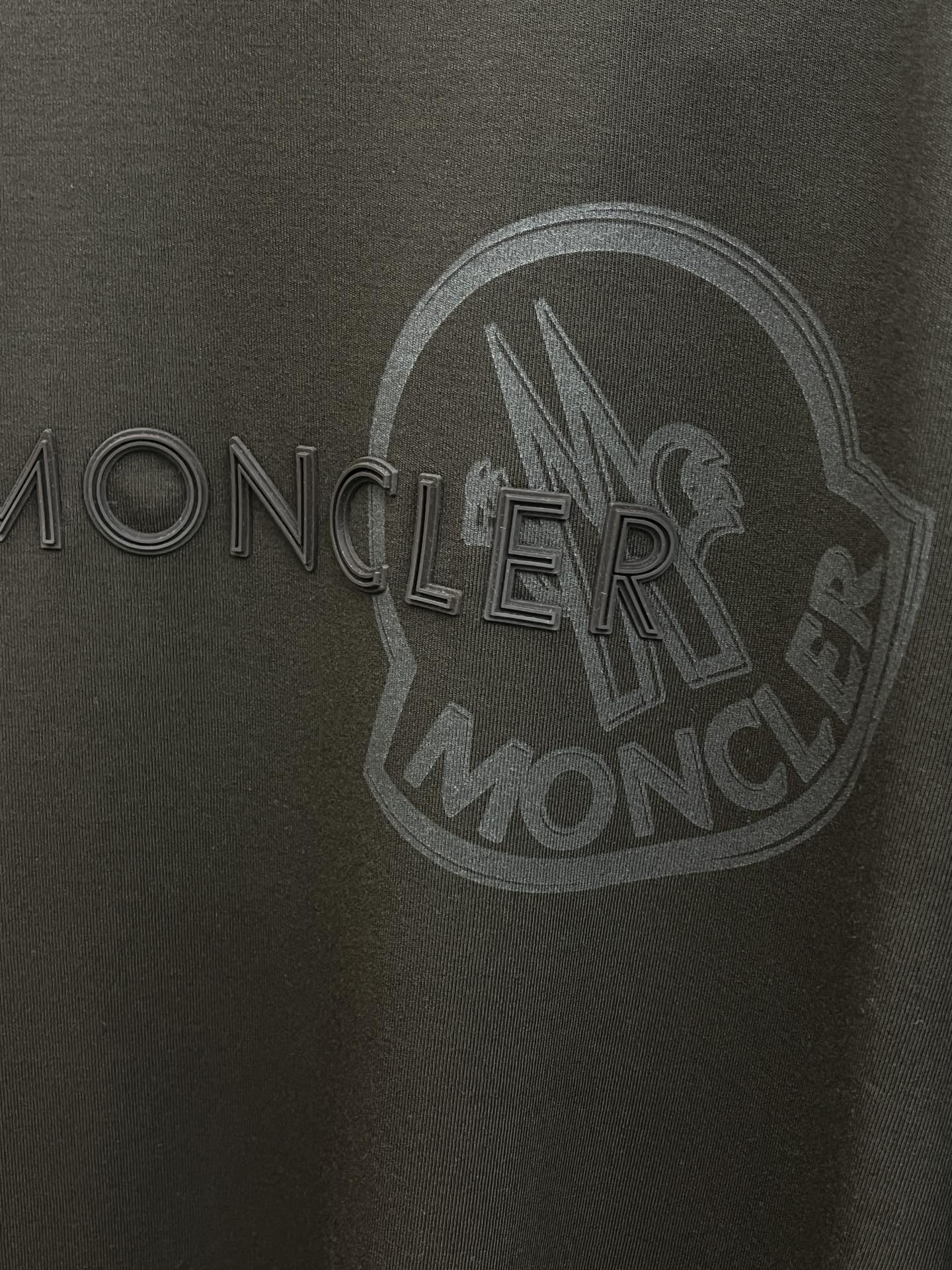 秋冬 Mon 🔥秋冬官网新款圆领长袖 选用拉毛珠地棉 面料细腻柔软上身舒适 简约时尚 适配商务、fjj休