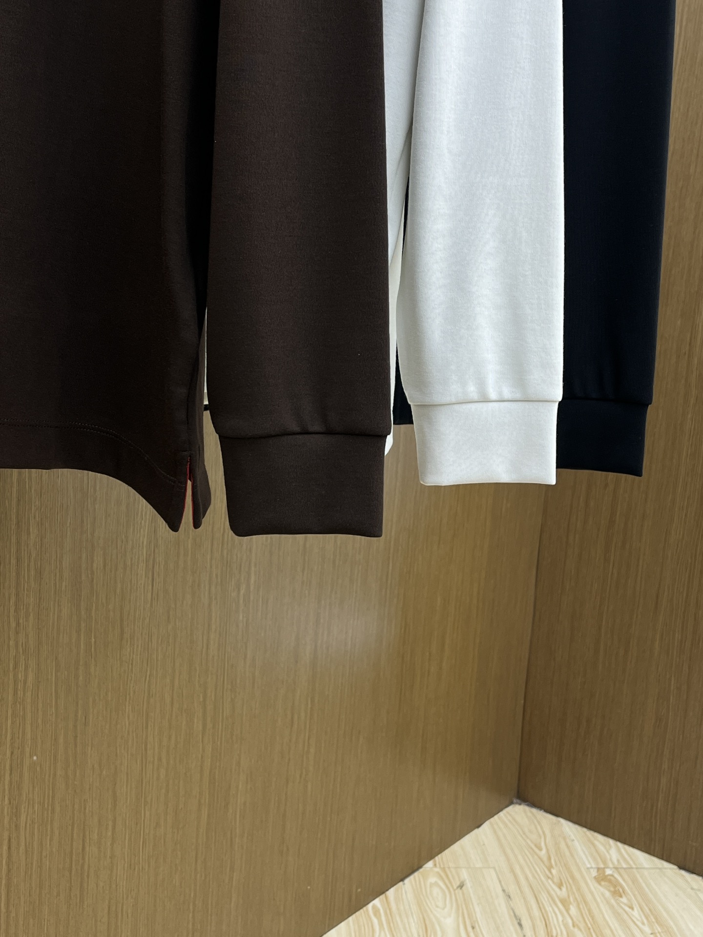 秋冬 Mon 🔥秋冬官网新款圆领长袖 选用拉毛珠地棉 面料细腻柔软上身舒适 简约时尚 适配商务、fjj休