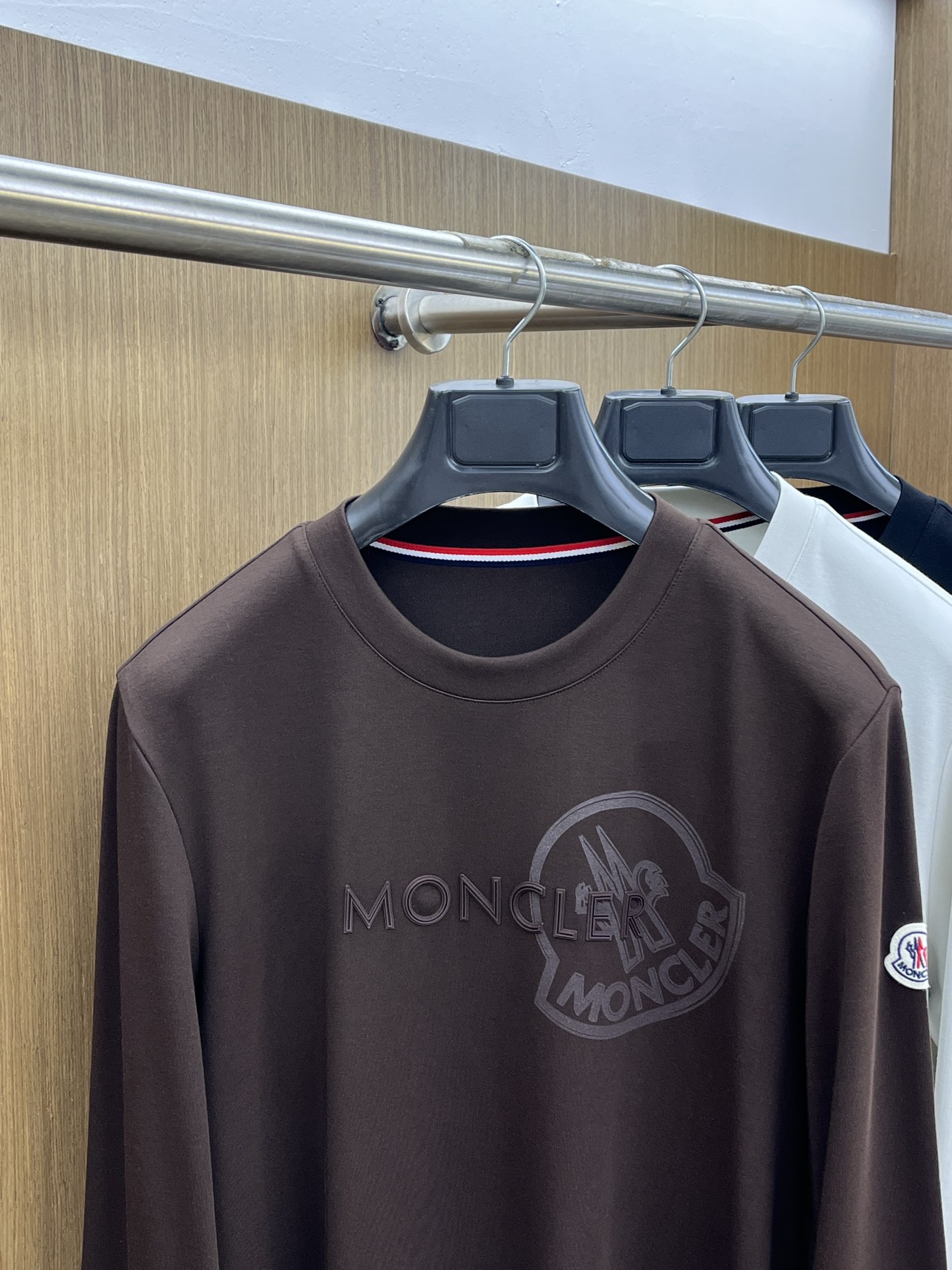 秋冬 Mon 🔥秋冬官网新款圆领长袖 选用拉毛珠地棉 面料细腻柔软上身舒适 简约时尚 适配商务、fjj休