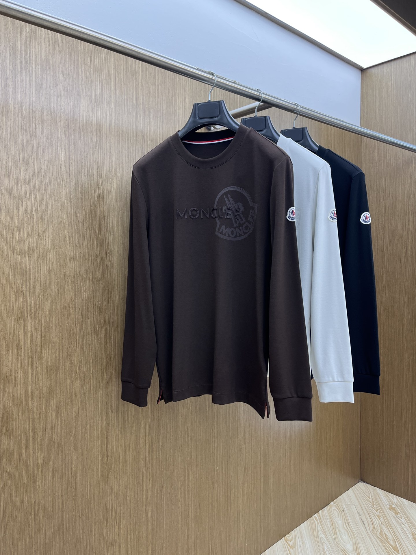 秋冬 Mon 🔥秋冬官网新款圆领长袖 选用拉毛珠地棉 面料细腻柔软上身舒适 简约时尚 适配商务、fjj休