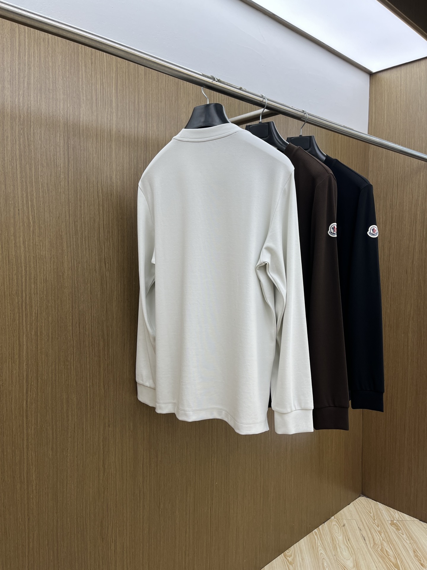 秋冬 Mon 🔥秋冬官网新款圆领长袖 选用拉毛珠地棉 面料细腻柔软上身舒适 简约时尚 适配商务、fjj休