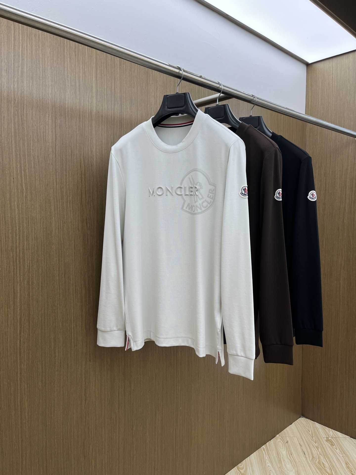 NO:516485,Autumn and Winter Mon autumn and Winter official website new round neck long sleeves, choose wool bead floor cotton, the fabric is delicate, soft, comfortable on the upper body, simple and fashionable, suitable for business, fjj casual and other occasions, code number 48-56,,alexander wang19860909秋冬 Mon 秋冬官网新款圆领长袖 选用拉毛珠地棉 面料细腻柔软上身舒适 简约时尚 适配商务、fjj休闲等多种场合 码数48-56,,alexander wang,Men's clothing