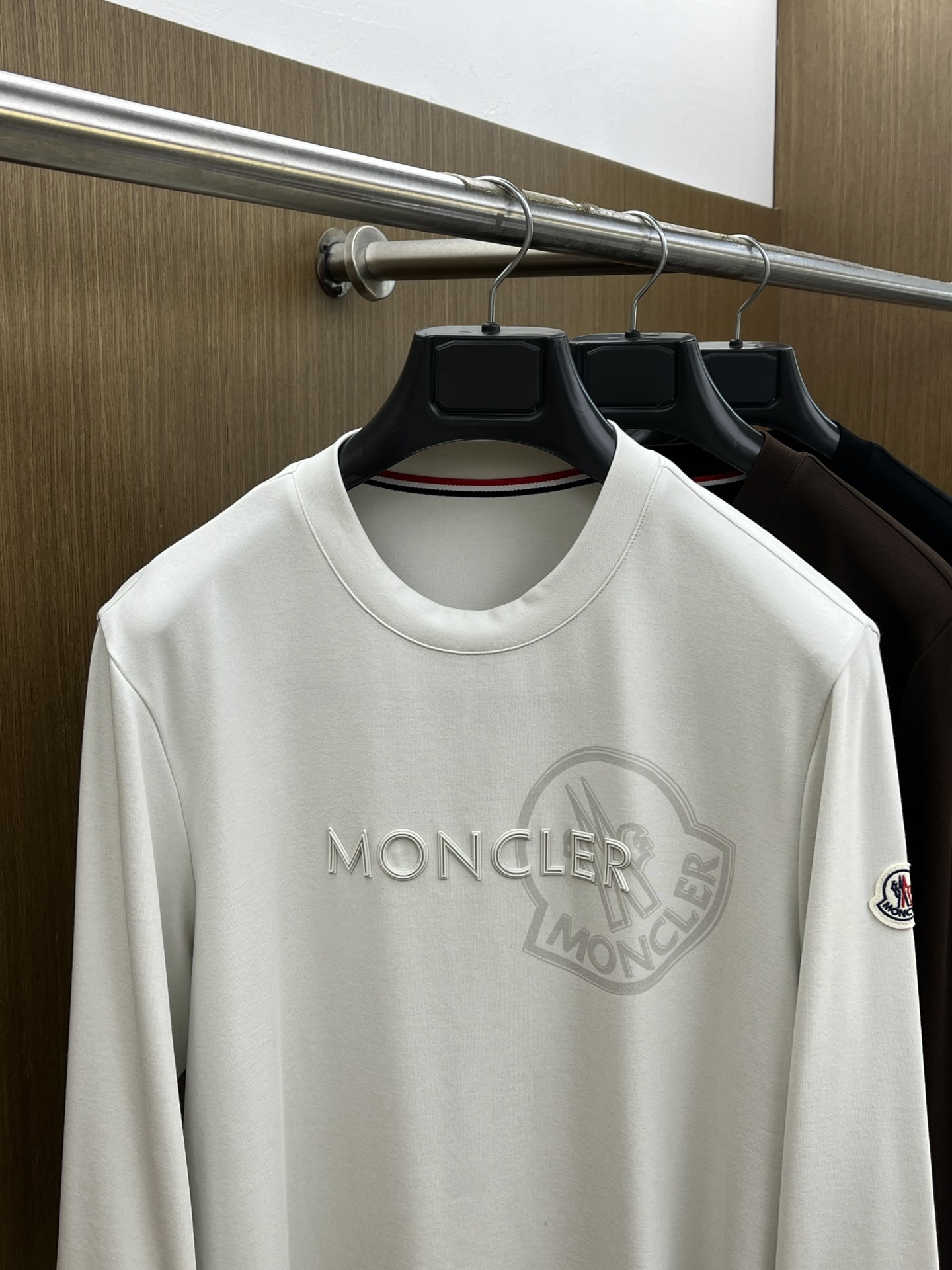 秋冬 Mon 🔥秋冬官网新款圆领长袖 选用拉毛珠地棉 面料细腻柔软上身舒适 简约时尚 适配商务、fjj休