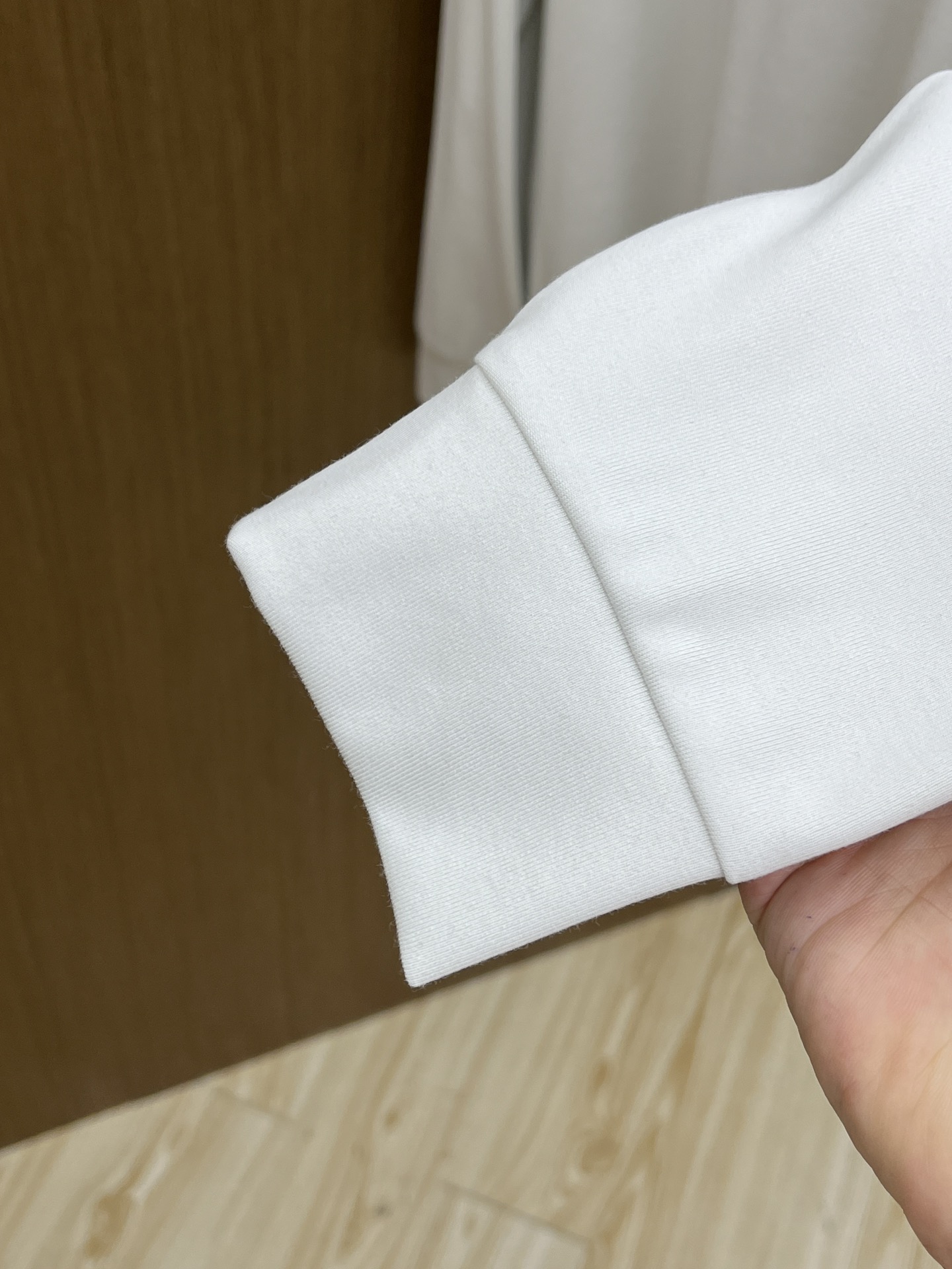 秋冬 Mon 🔥秋冬官网新款圆领长袖 选用拉毛珠地棉 面料细腻柔软上身舒适 简约时尚 适配商务、fjj休