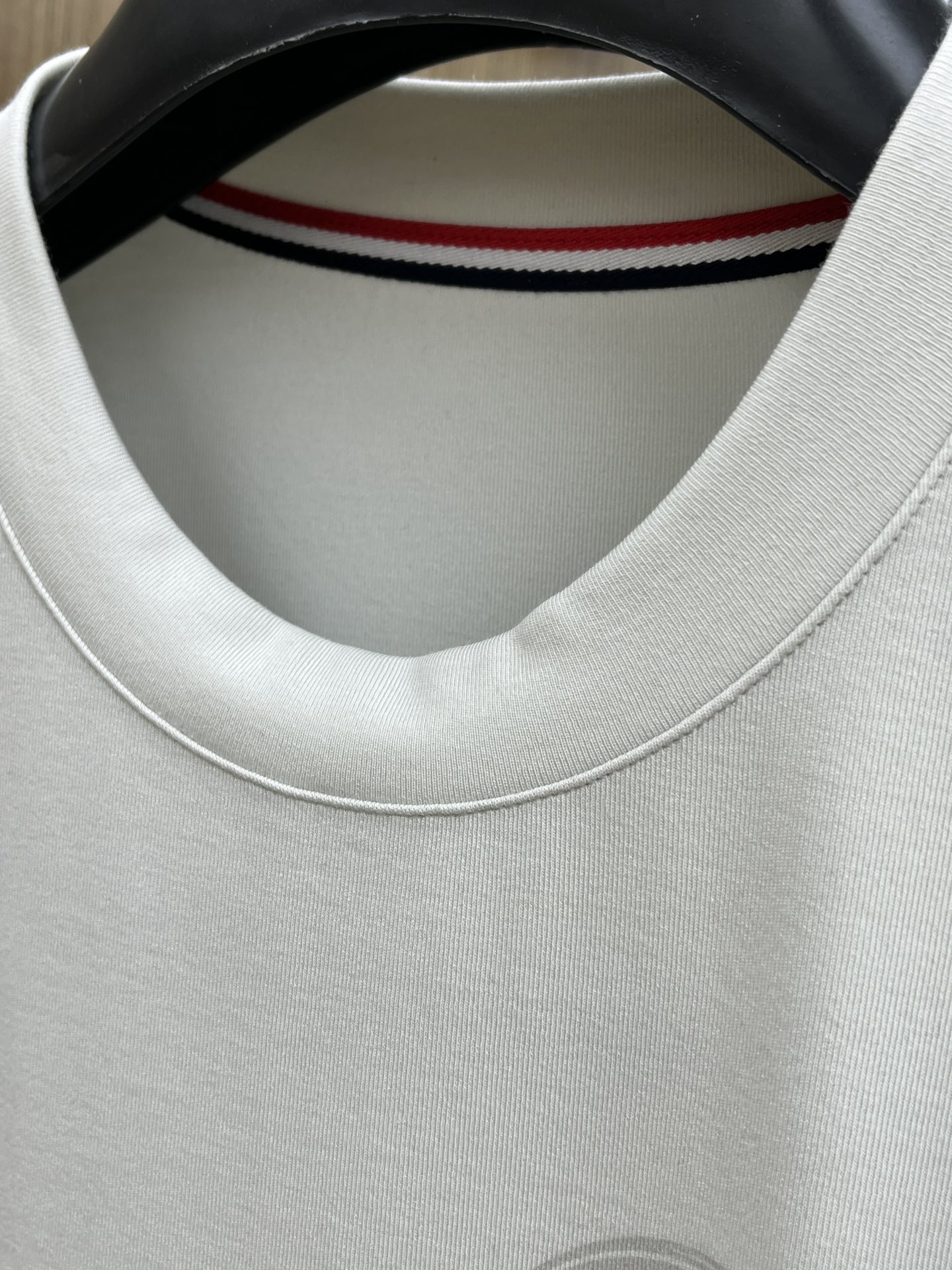 秋冬 Mon 🔥秋冬官网新款圆领长袖 选用拉毛珠地棉 面料细腻柔软上身舒适 简约时尚 适配商务、fjj休