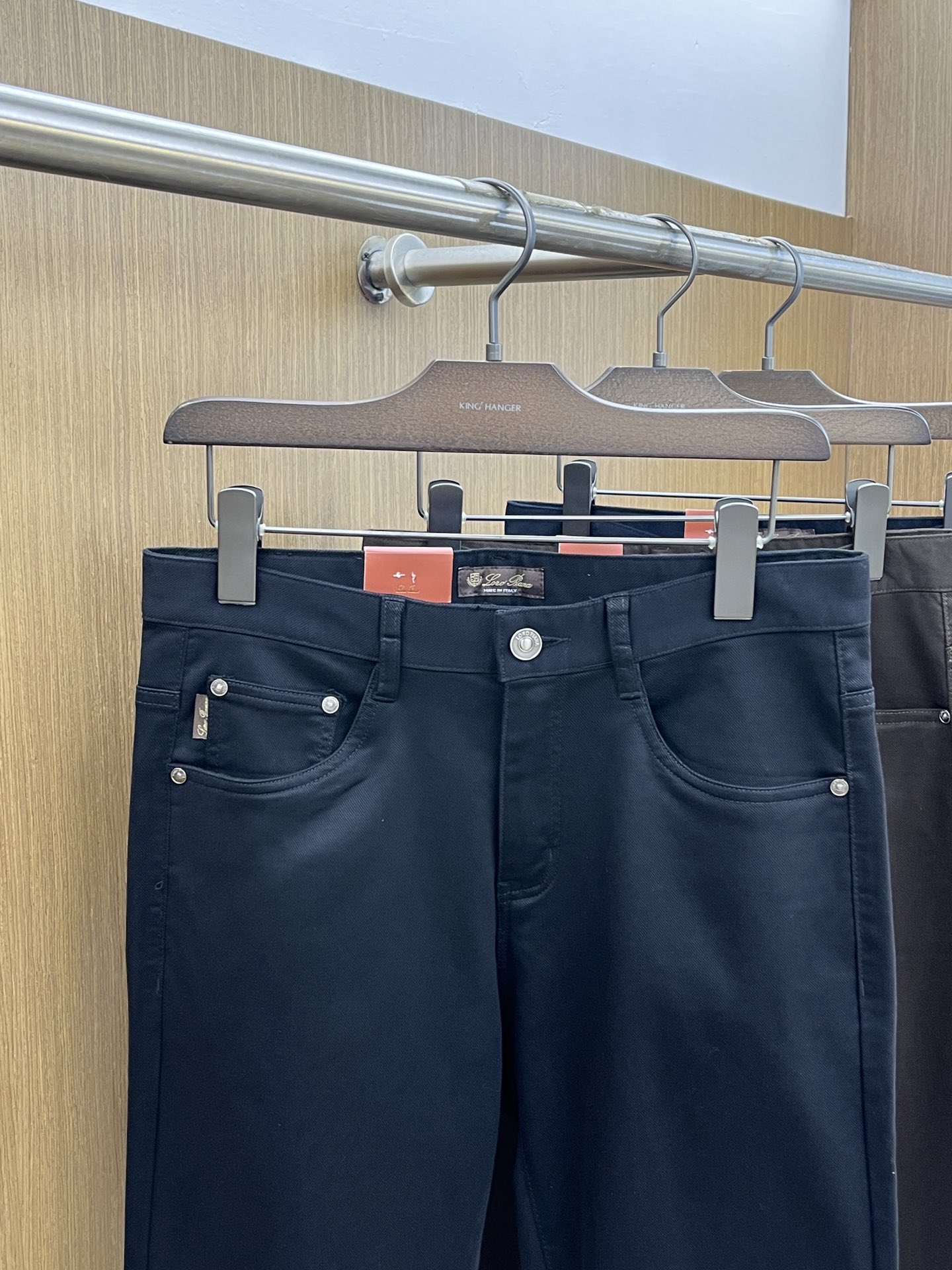 秋冬 lP🆕🔥🔥ss秋冬新品，官网同步有售，男士高端商务休闲西裤，高端进口面料，带弹力，后面采用硅胶字母