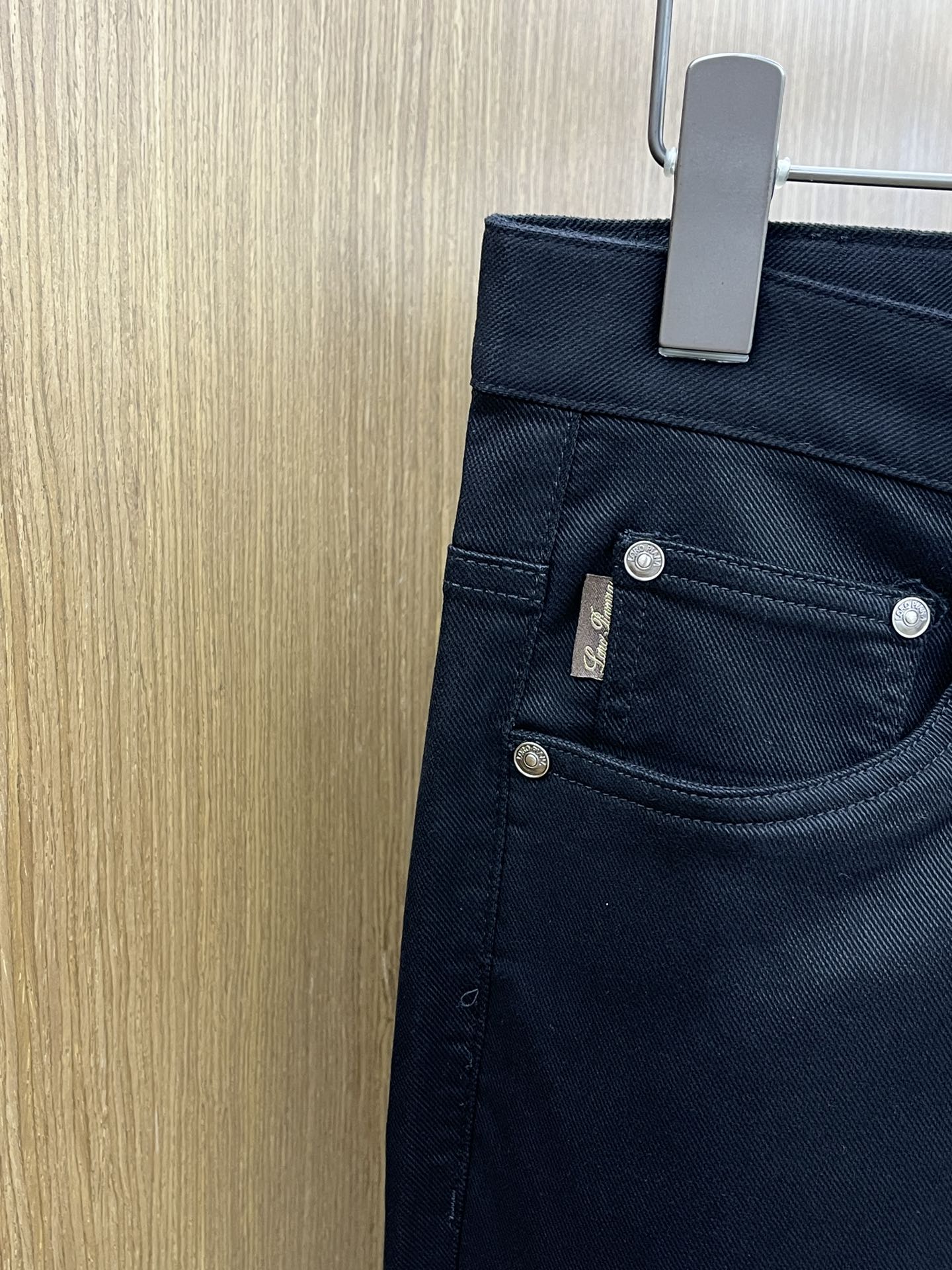 秋冬 lP🆕🔥🔥ss秋冬新品，官网同步有售，男士高端商务休闲西裤，高端进口面料，带弹力，后面采用硅胶字母