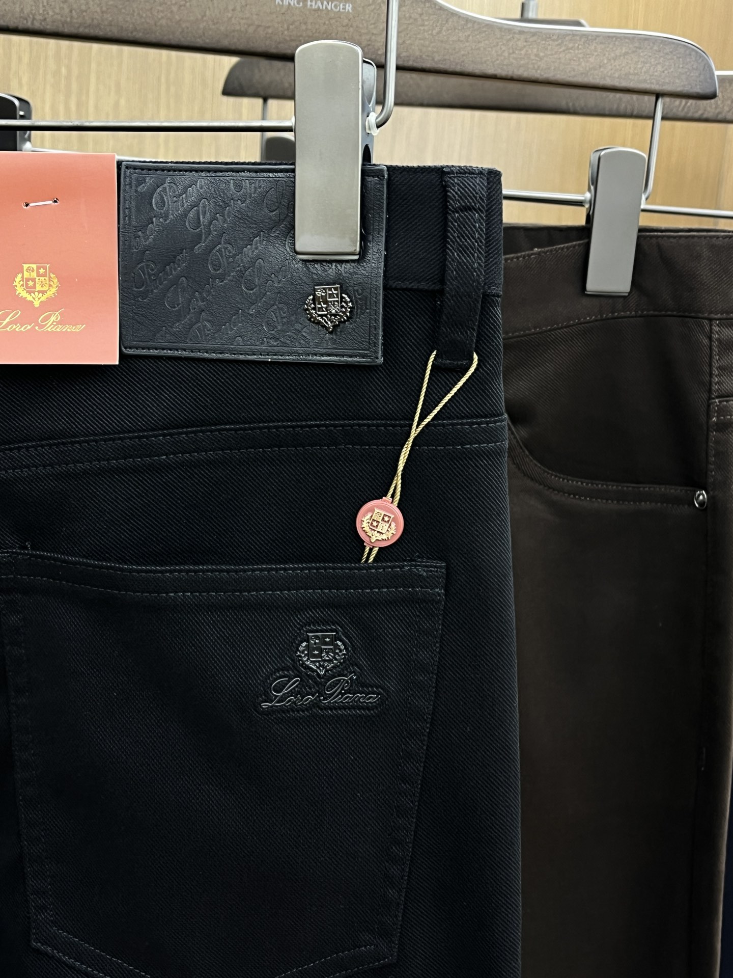 秋冬 lP🆕🔥🔥ss秋冬新品，官网同步有售，男士高端商务休闲西裤，高端进口面料，带弹力，后面采用硅胶字母