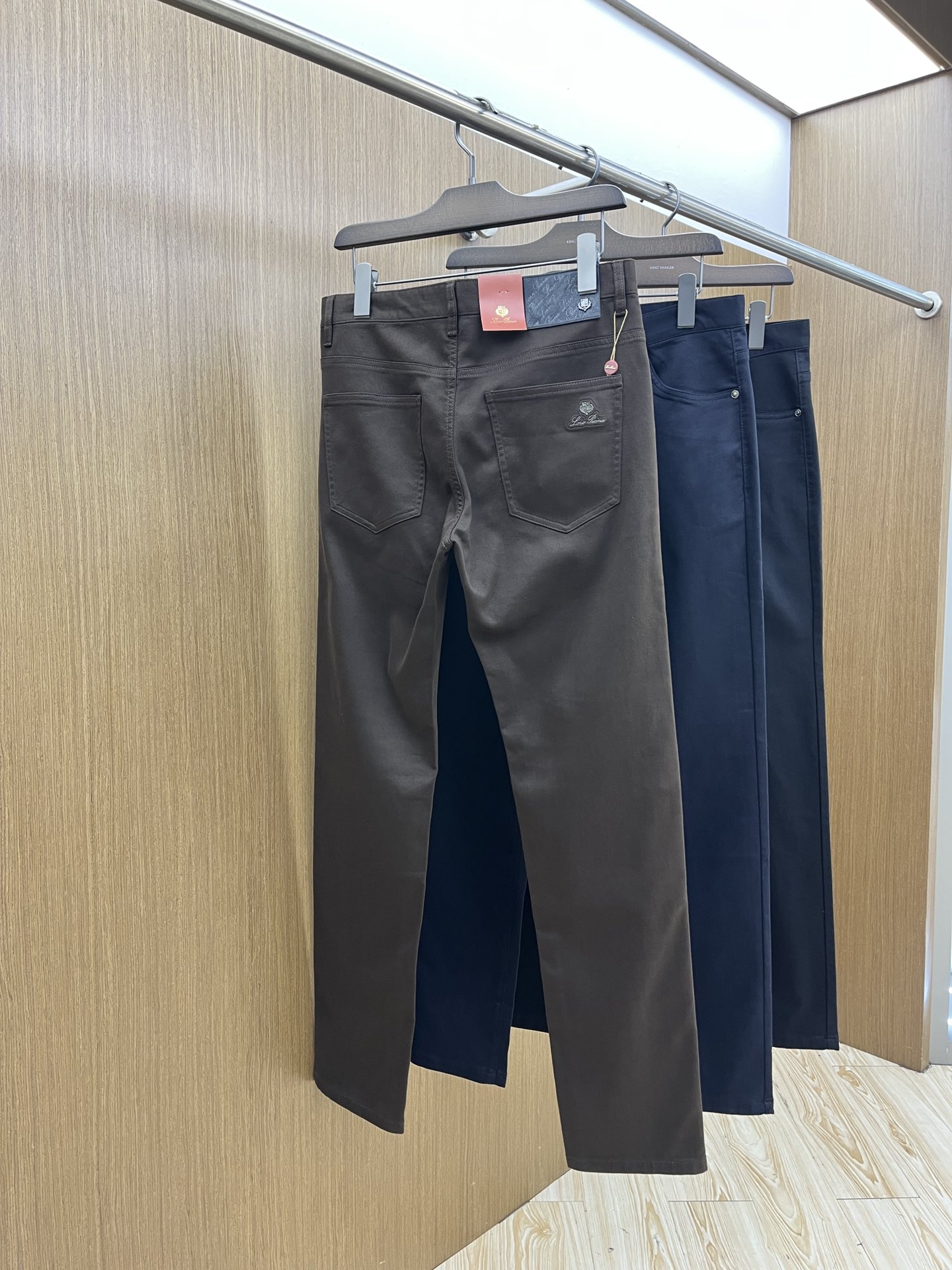 秋冬 lP🆕🔥🔥ss秋冬新品，官网同步有售，男士高端商务休闲西裤，高端进口面料，带弹力，后面采用硅胶字母