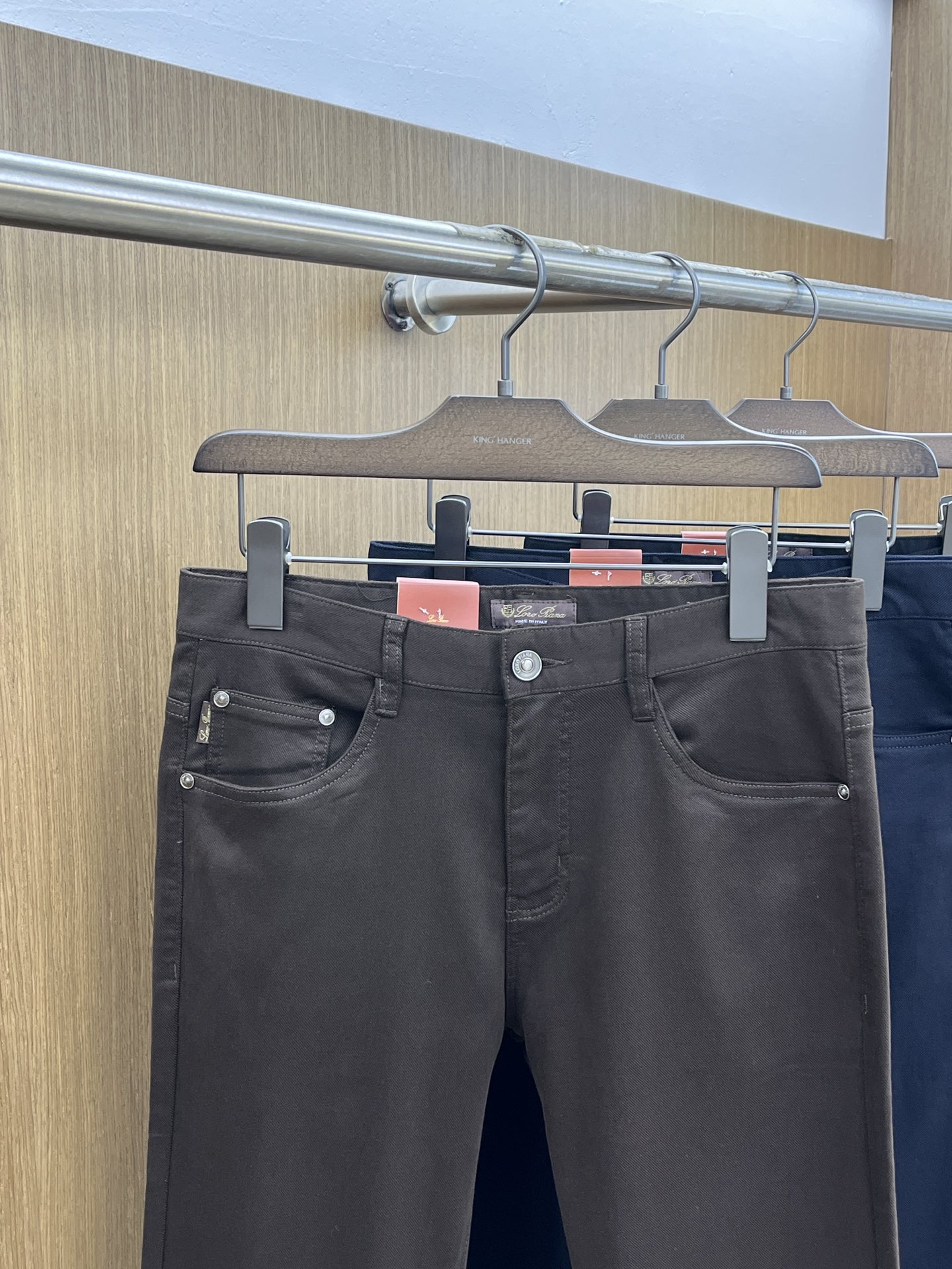 秋冬 lP🆕🔥🔥ss秋冬新品，官网同步有售，男士高端商务休闲西裤，高端进口面料，带弹力，后面采用硅胶字母