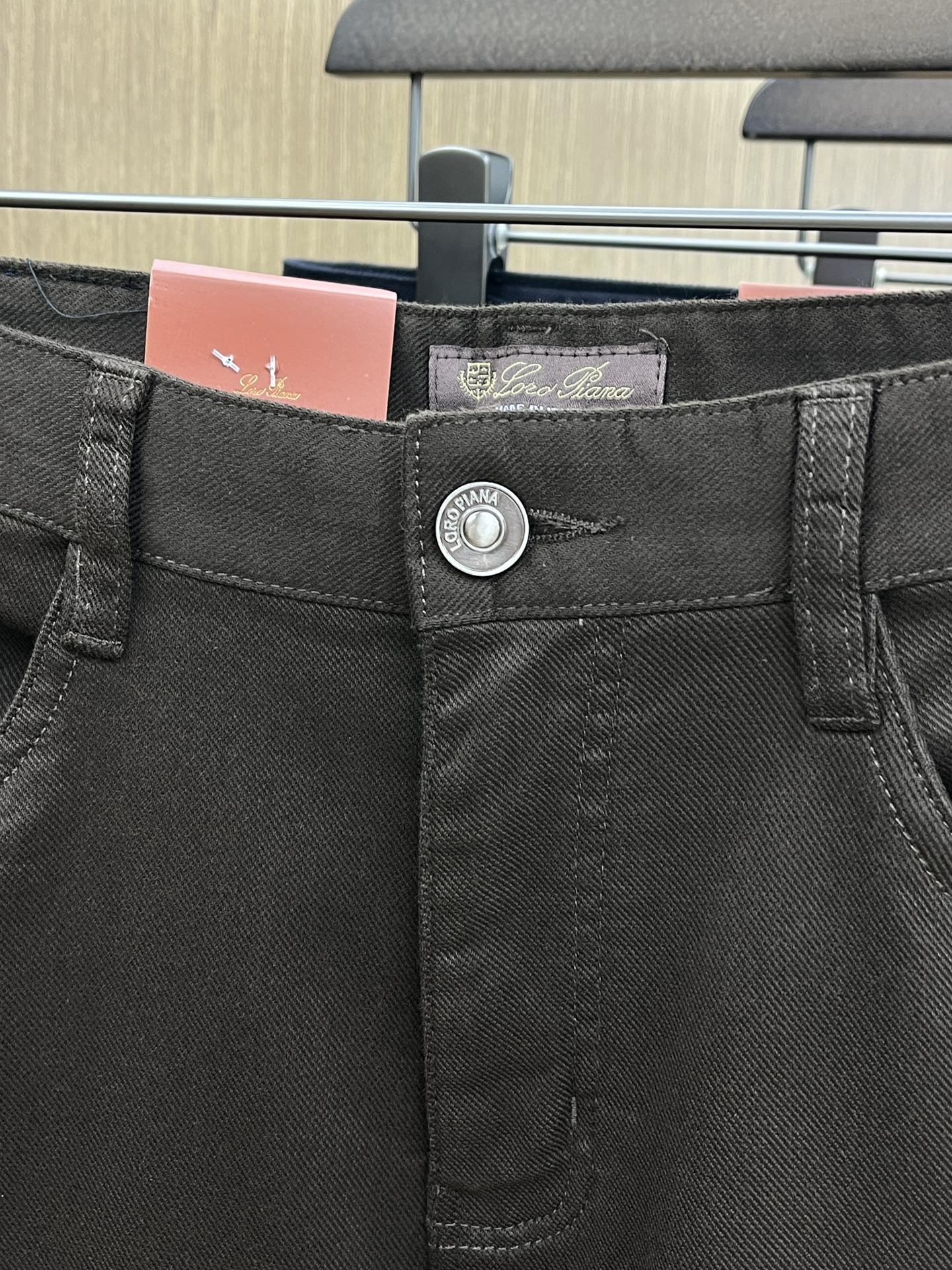 秋冬 lP🆕🔥🔥ss秋冬新品，官网同步有售，男士高端商务休闲西裤，高端进口面料，带弹力，后面采用硅胶字母