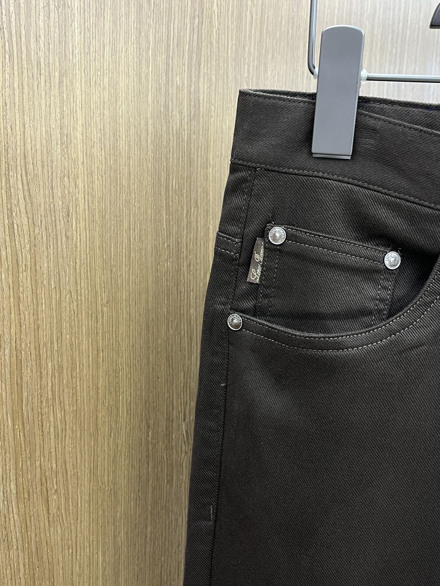 秋冬 lP🆕🔥🔥ss秋冬新品，官网同步有售，男士高端商务休闲西裤，高端进口面料，带弹力，后面采用硅胶字母