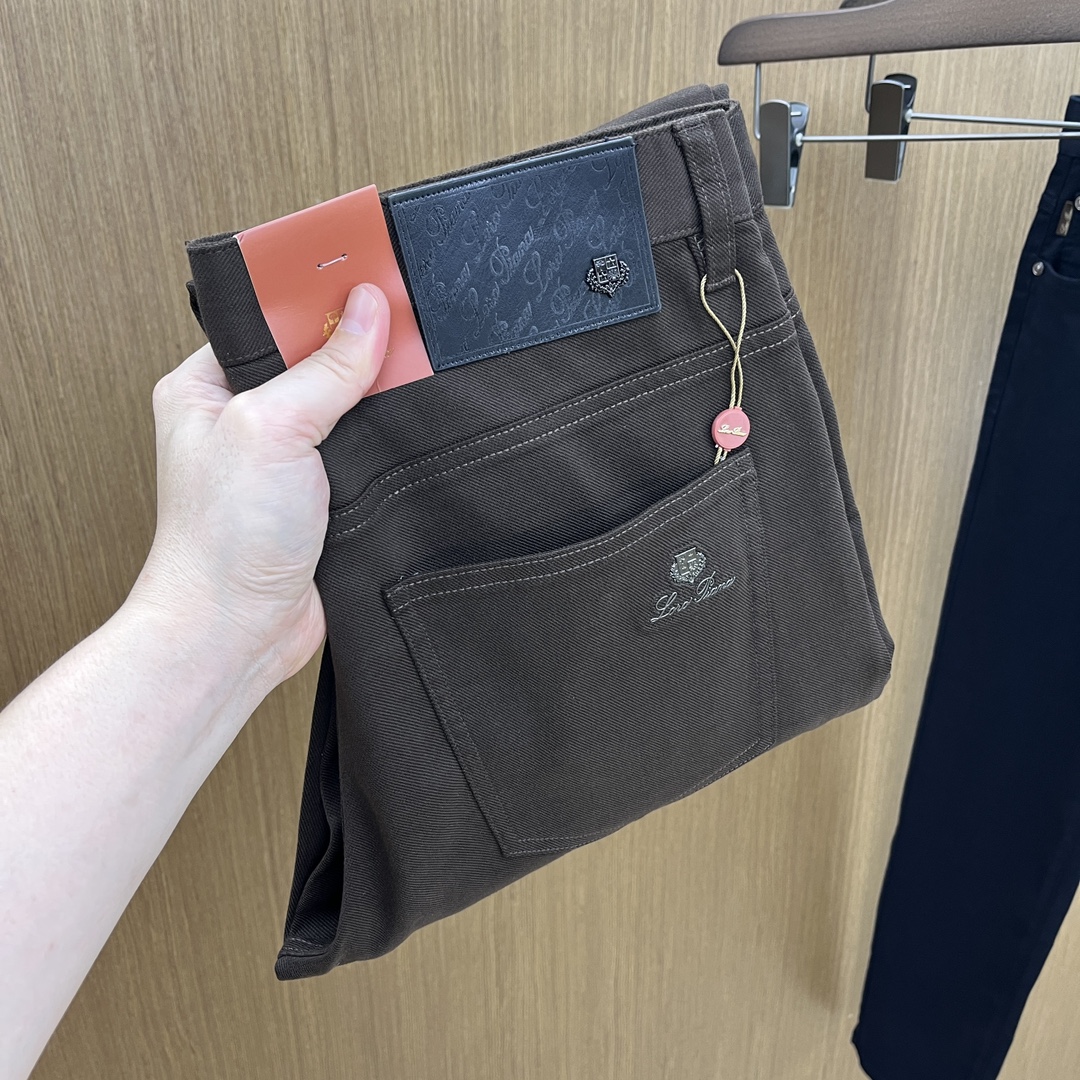 秋冬 lP🆕🔥🔥ss秋冬新品，官网同步有售，男士高端商务休闲西裤，高端进口面料，带弹力，后面采用硅胶字母