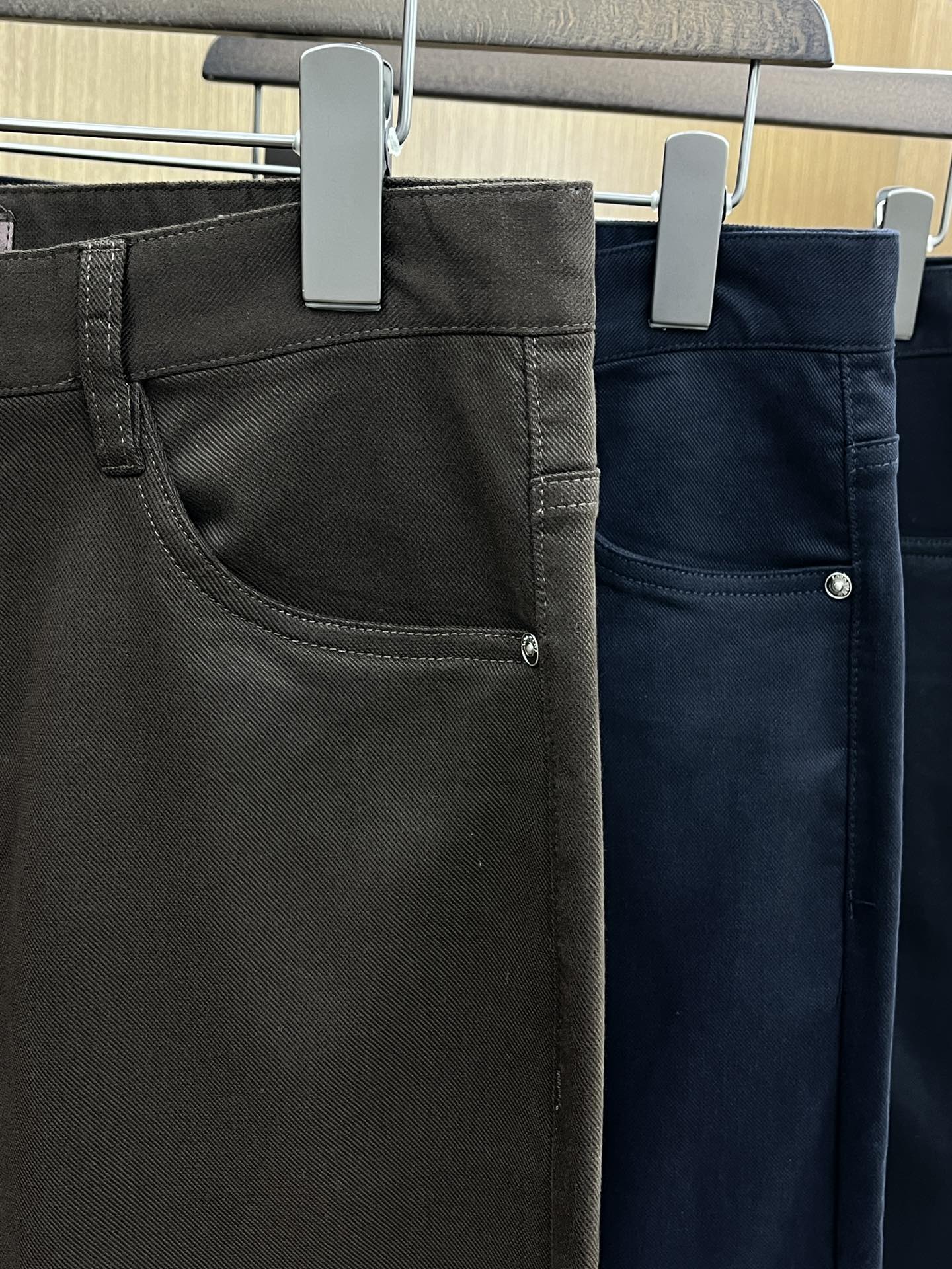 秋冬 lP🆕🔥🔥ss秋冬新品，官网同步有售，男士高端商务休闲西裤，高端进口面料，带弹力，后面采用硅胶字母