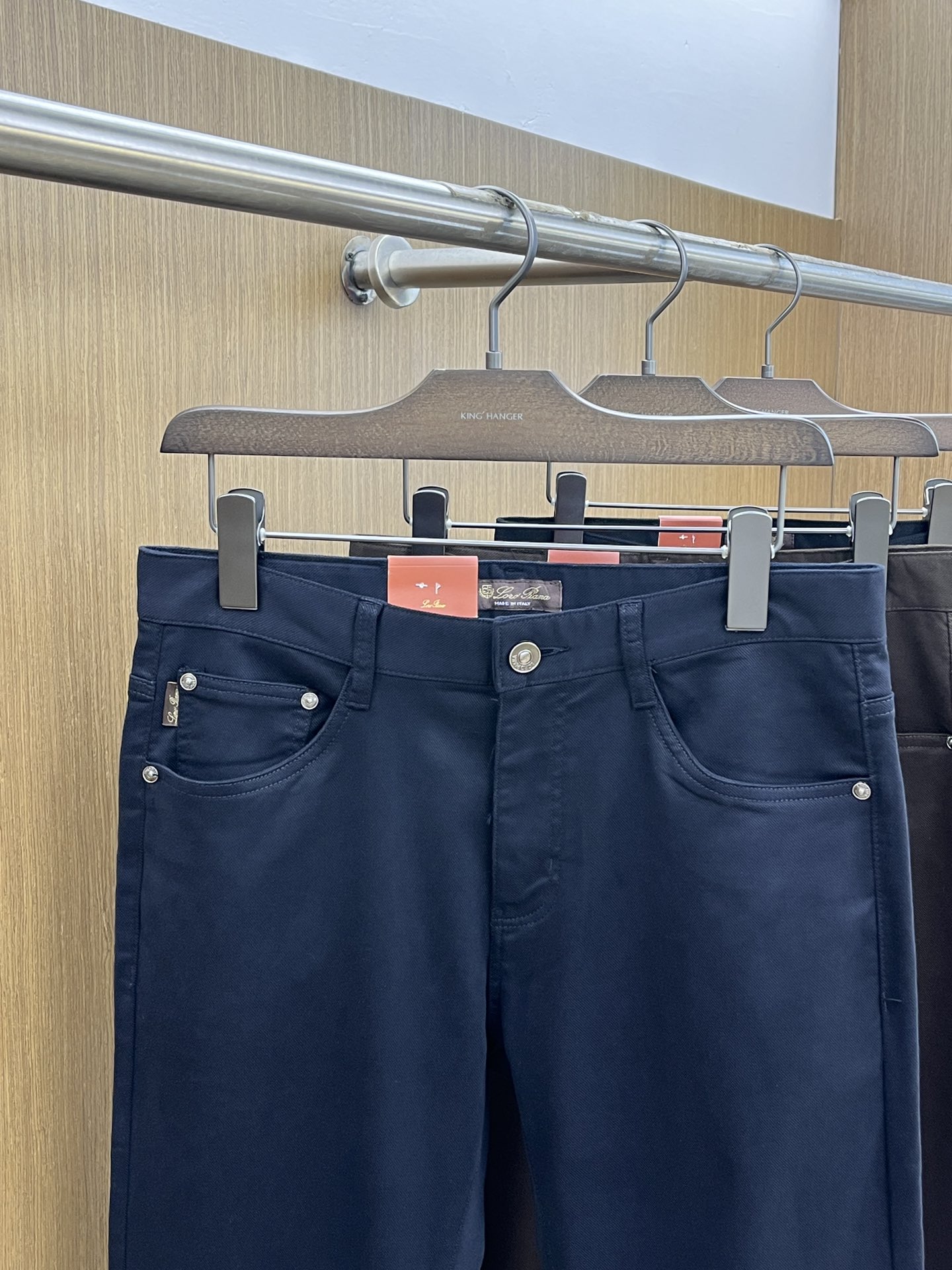 秋冬 lP🆕🔥🔥ss秋冬新品，官网同步有售，男士高端商务休闲西裤，高端进口面料，带弹力，后面采用硅胶字母