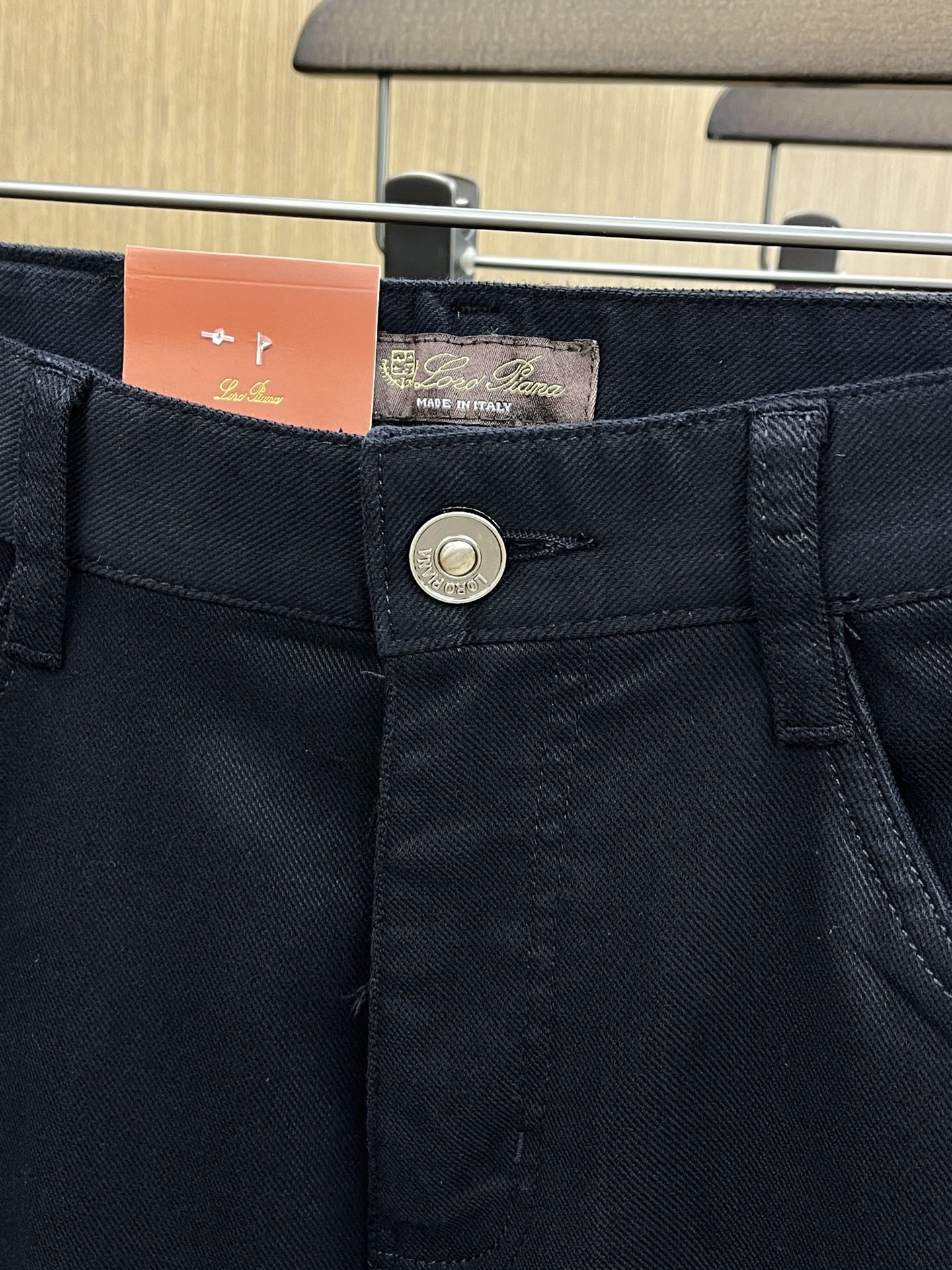 秋冬 lP🆕🔥🔥ss秋冬新品，官网同步有售，男士高端商务休闲西裤，高端进口面料，带弹力，后面采用硅胶字母