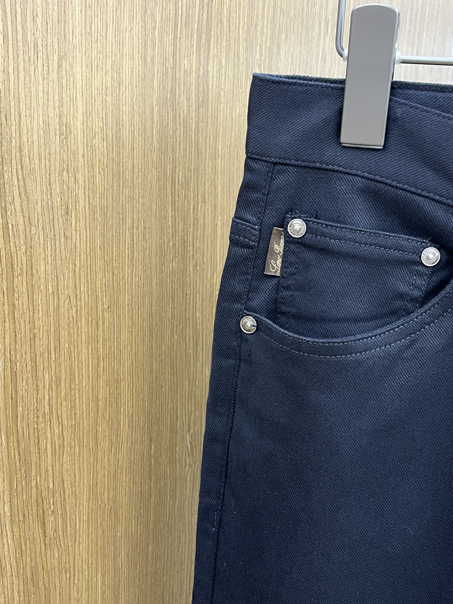 秋冬 lP🆕🔥🔥ss秋冬新品，官网同步有售，男士高端商务休闲西裤，高端进口面料，带弹力，后面采用硅胶字母