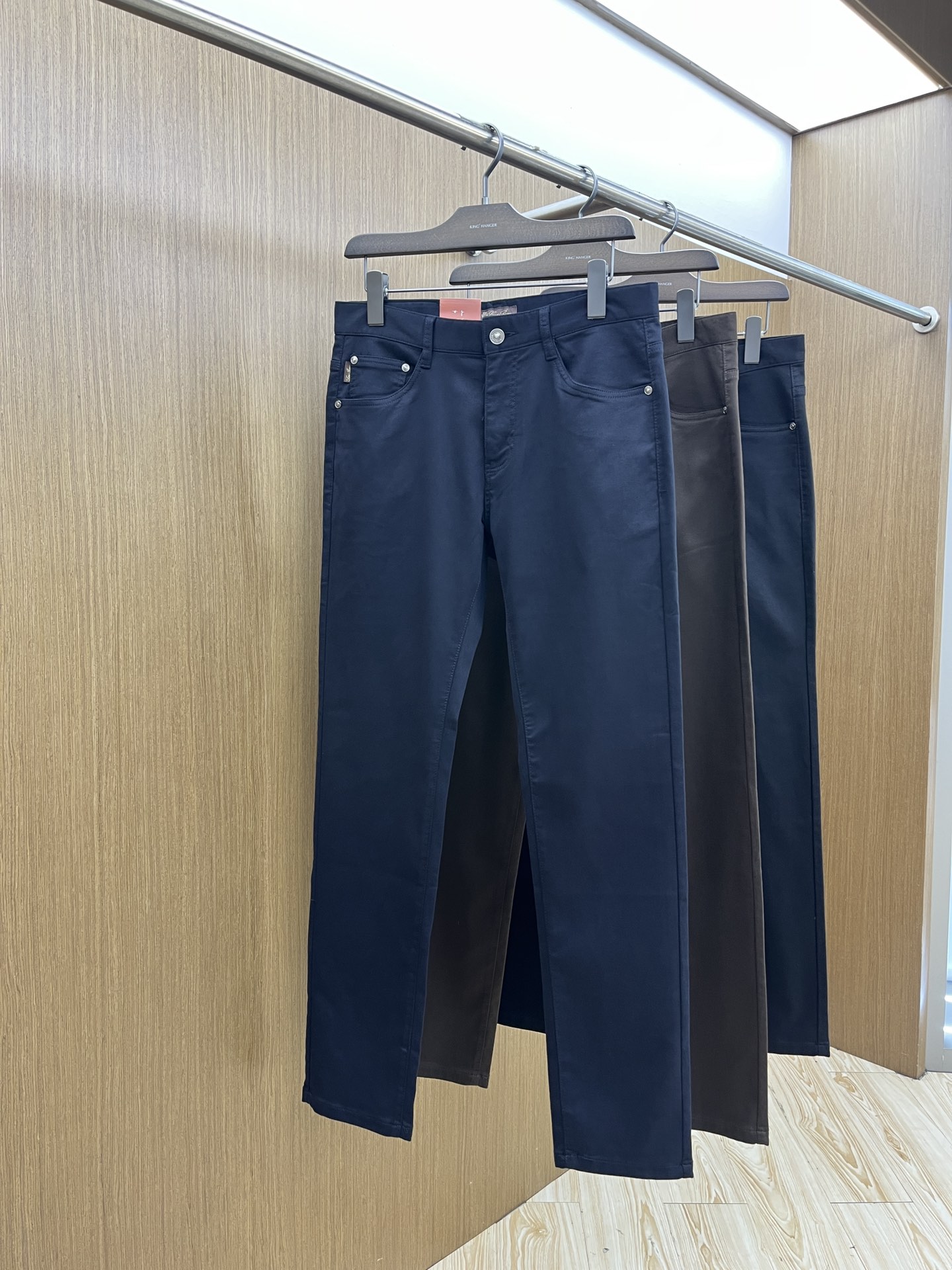 秋冬 lP🆕🔥🔥ss秋冬新品，官网同步有售，男士高端商务休闲西裤，高端进口面料，带弹力，后面采用硅胶字母