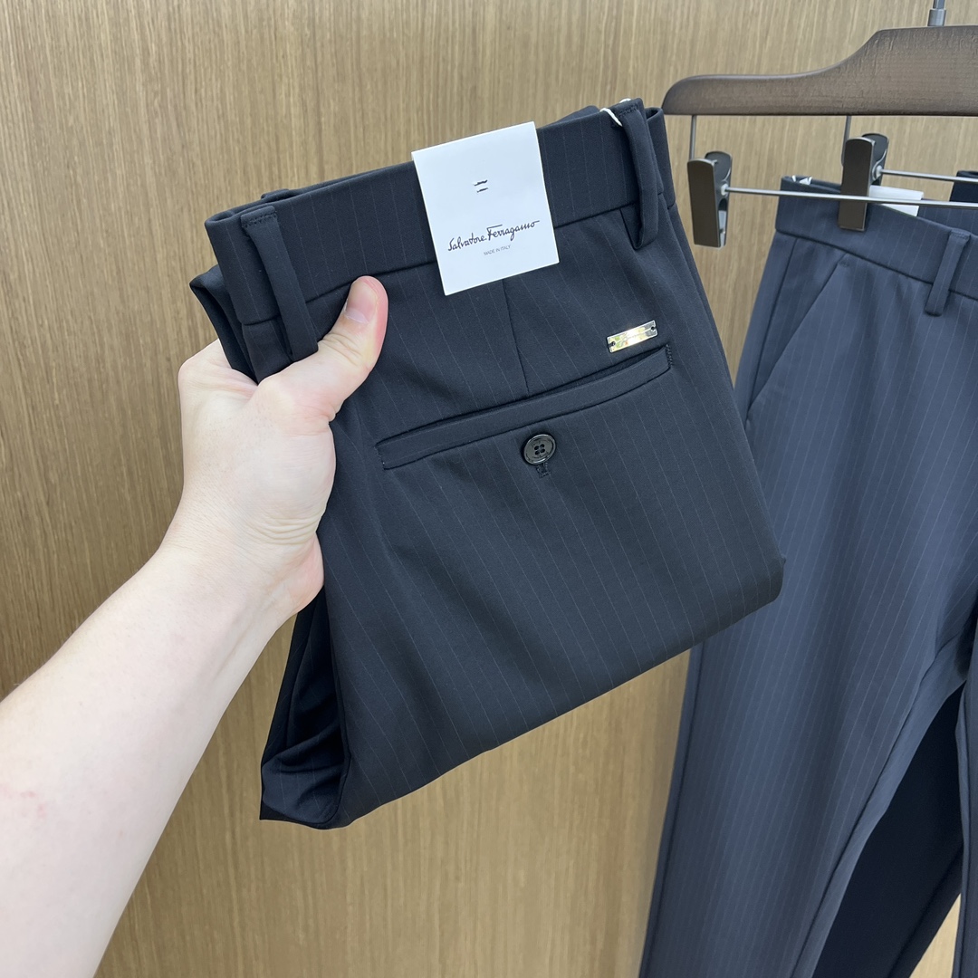 秋冬 FG🔥🔥ss秋冬新品，官网同步有售，男士高端商务休闲西裤，高端进口面料，带弹力，后面采用硅胶字母压