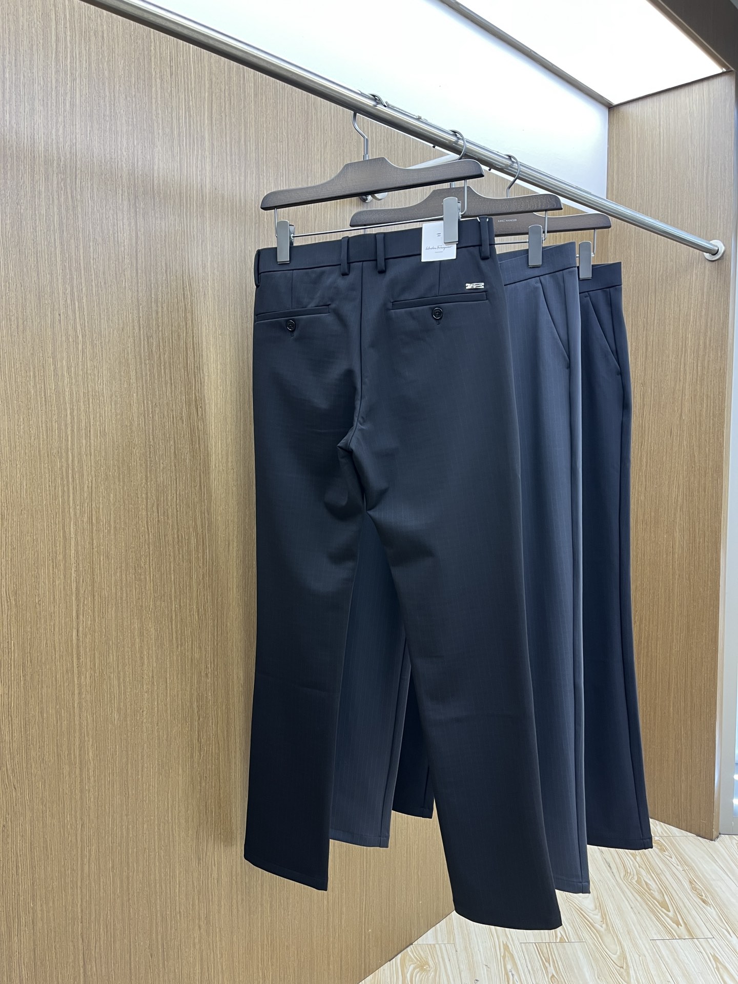 秋冬 FG🔥🔥ss秋冬新品，官网同步有售，男士高端商务休闲西裤，高端进口面料，带弹力，后面采用硅胶字母压