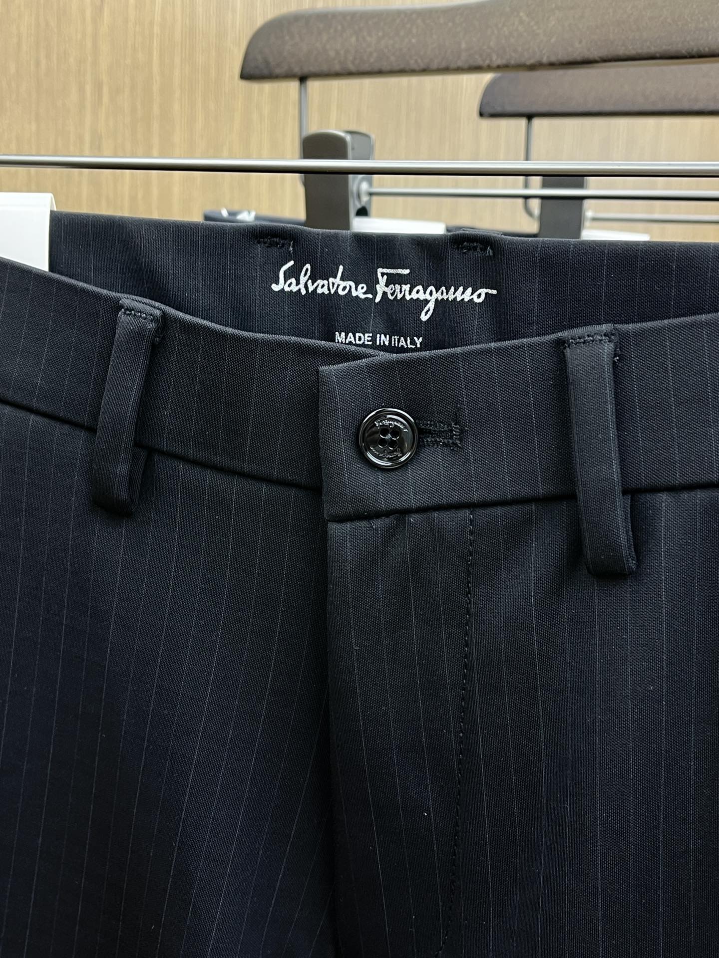 秋冬 FG🔥🔥ss秋冬新品，官网同步有售，男士高端商务休闲西裤，高端进口面料，带弹力，后面采用硅胶字母压