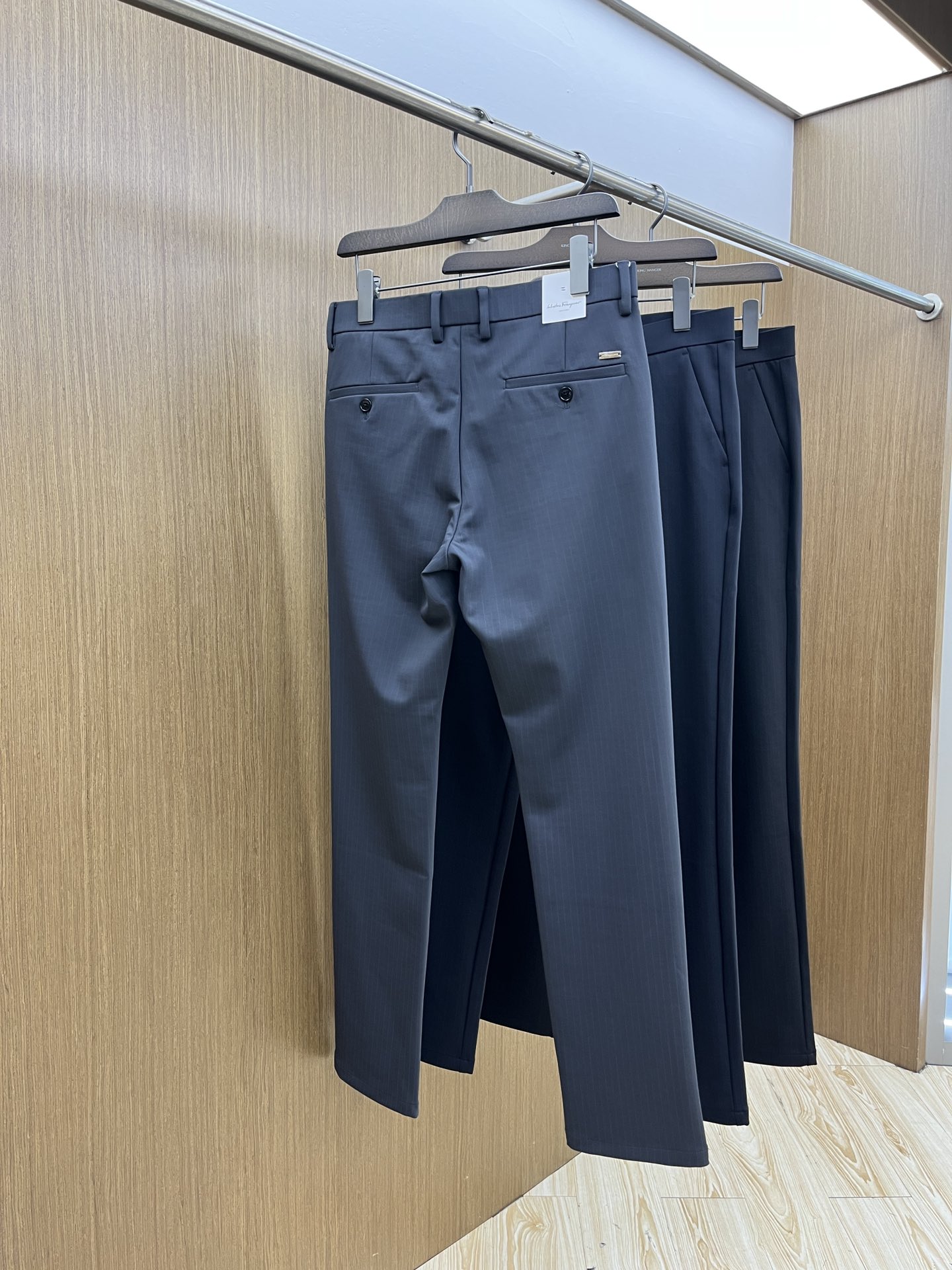 秋冬 FG🔥🔥ss秋冬新品，官网同步有售，男士高端商务休闲西裤，高端进口面料，带弹力，后面采用硅胶字母压