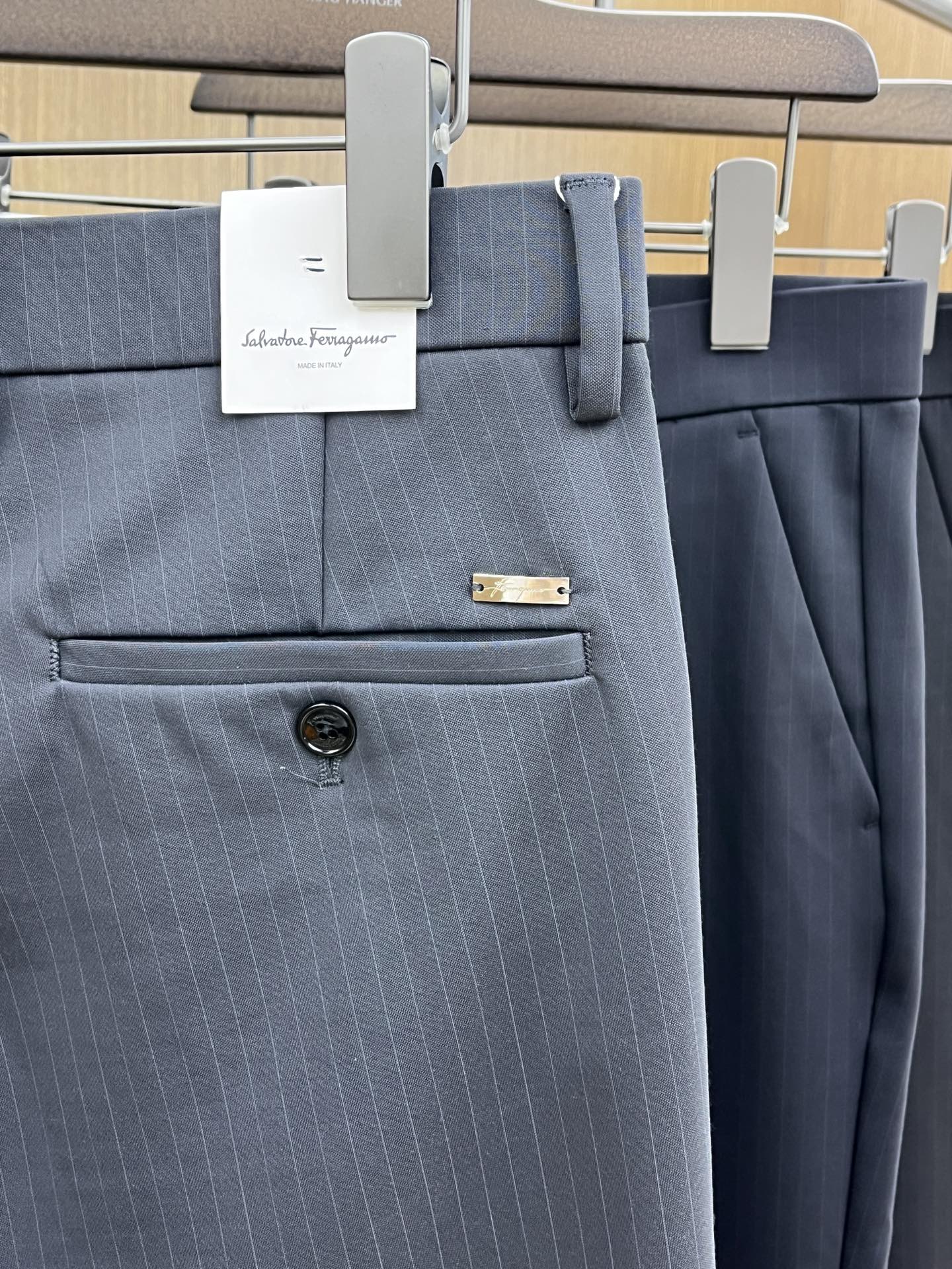 秋冬 FG🔥🔥ss秋冬新品，官网同步有售，男士高端商务休闲西裤，高端进口面料，带弹力，后面采用硅胶字母压