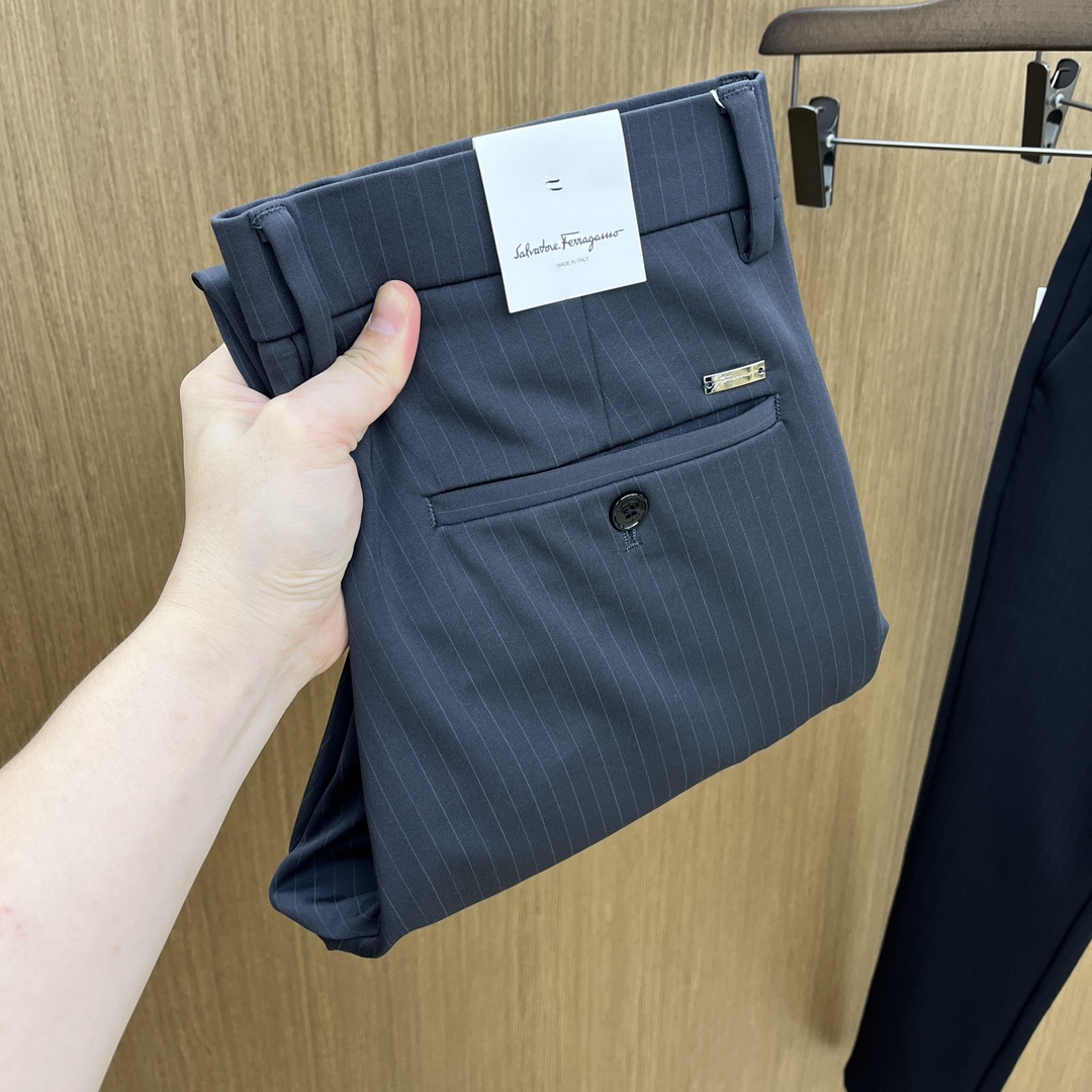 秋冬 FG🔥🔥ss秋冬新品，官网同步有售，男士高端商务休闲西裤，高端进口面料，带弹力，后面采用硅胶字母压