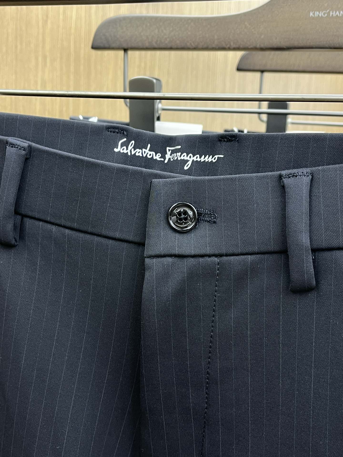 秋冬 FG🔥🔥ss秋冬新品，官网同步有售，男士高端商务休闲西裤，高端进口面料，带弹力，后面采用硅胶字母压