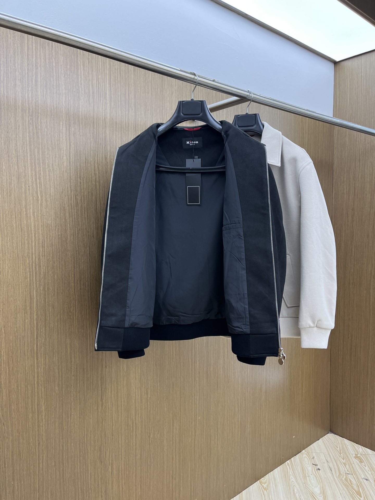 秋冬 Kiton 🔥秋冬新款老钱风羊毛夹克外套 两侧斜插袋、领口、袖口、下摆部分拼接配色羊毛针织罗纹 选