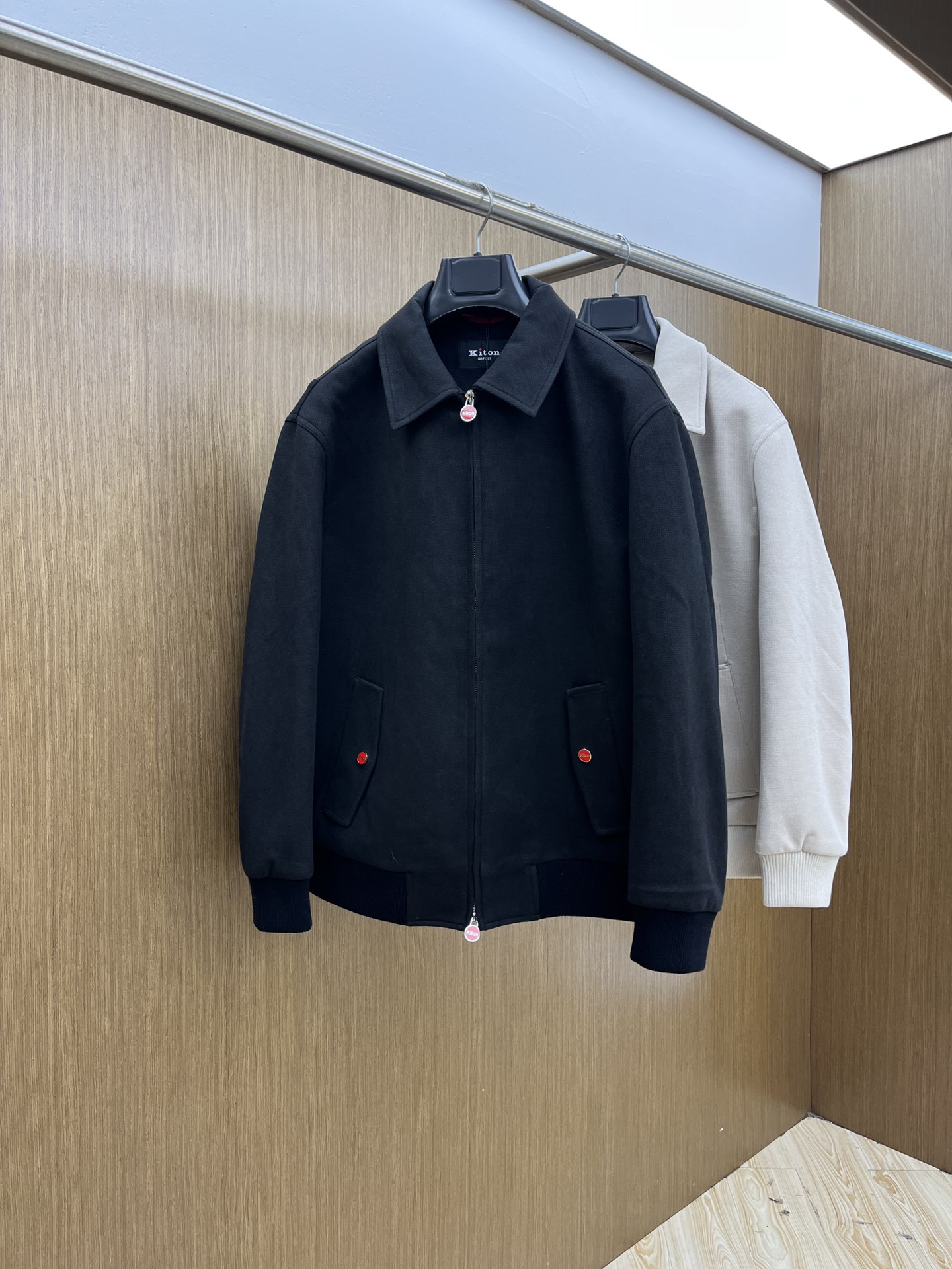 秋冬 Kiton 🔥秋冬新款老钱风羊毛夹克外套 两侧斜插袋、领口、袖口、下摆部分拼接配色羊毛针织罗纹 选