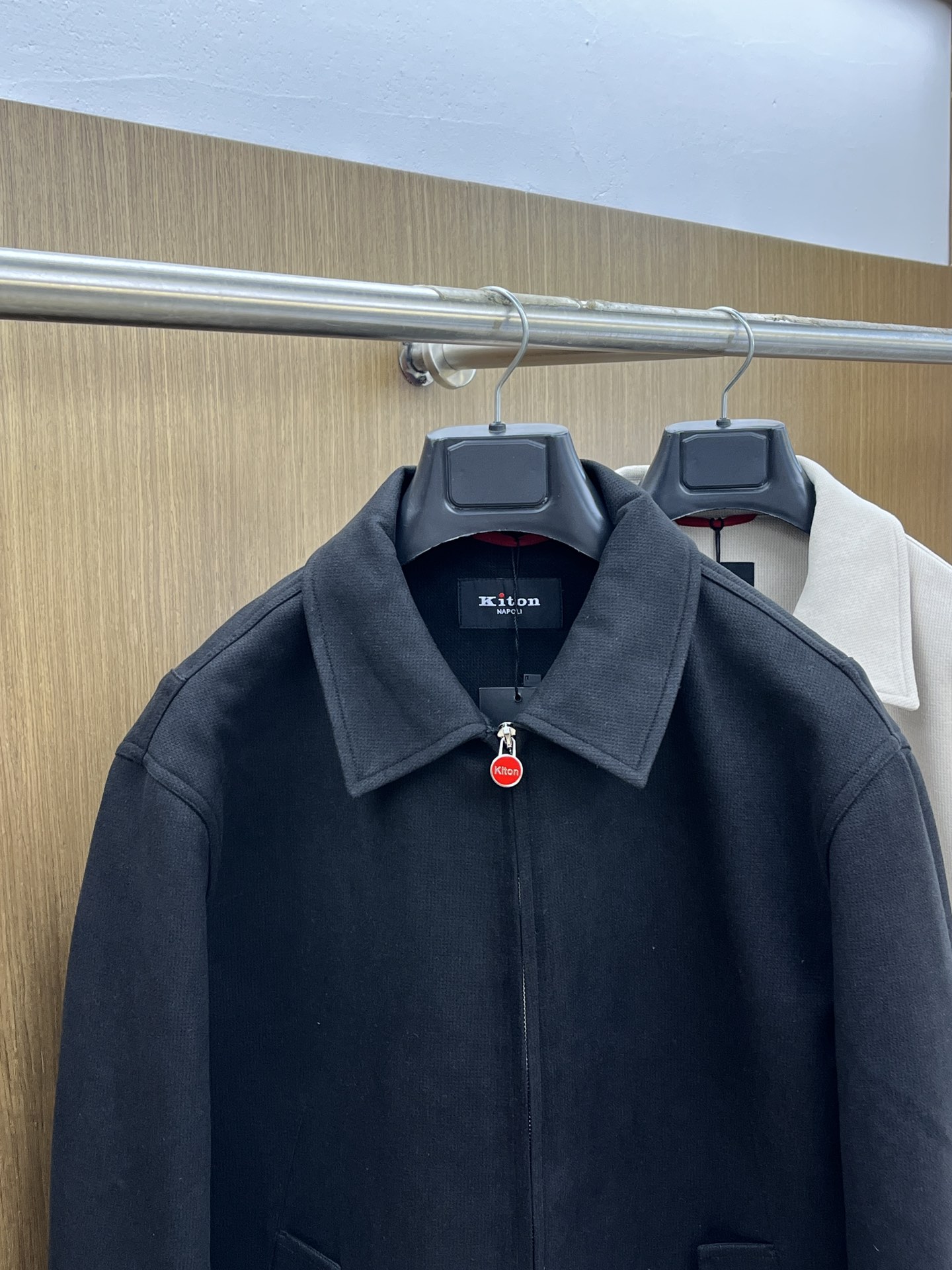 秋冬 Kiton 🔥秋冬新款老钱风羊毛夹克外套 两侧斜插袋、领口、袖口、下摆部分拼接配色羊毛针织罗纹 选
