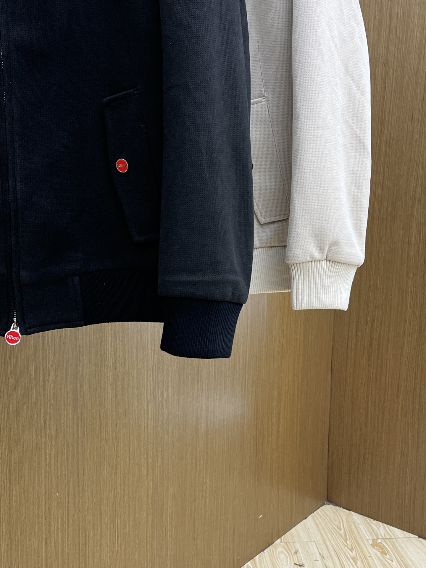 秋冬 Kiton 🔥秋冬新款老钱风羊毛夹克外套 两侧斜插袋、领口、袖口、下摆部分拼接配色羊毛针织罗纹 选