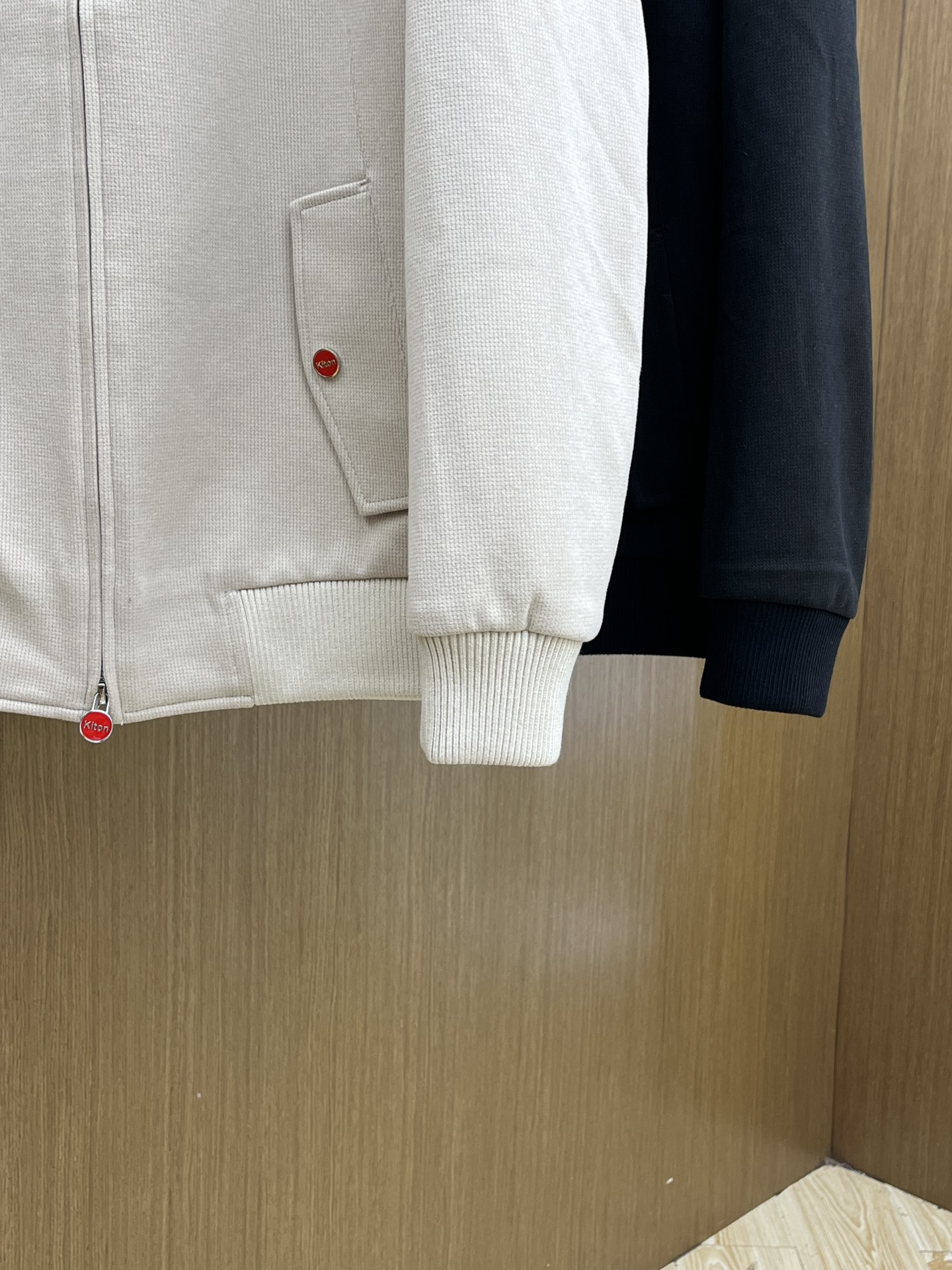 秋冬 Kiton 🔥秋冬新款老钱风羊毛夹克外套 两侧斜插袋、领口、袖口、下摆部分拼接配色羊毛针织罗纹 选