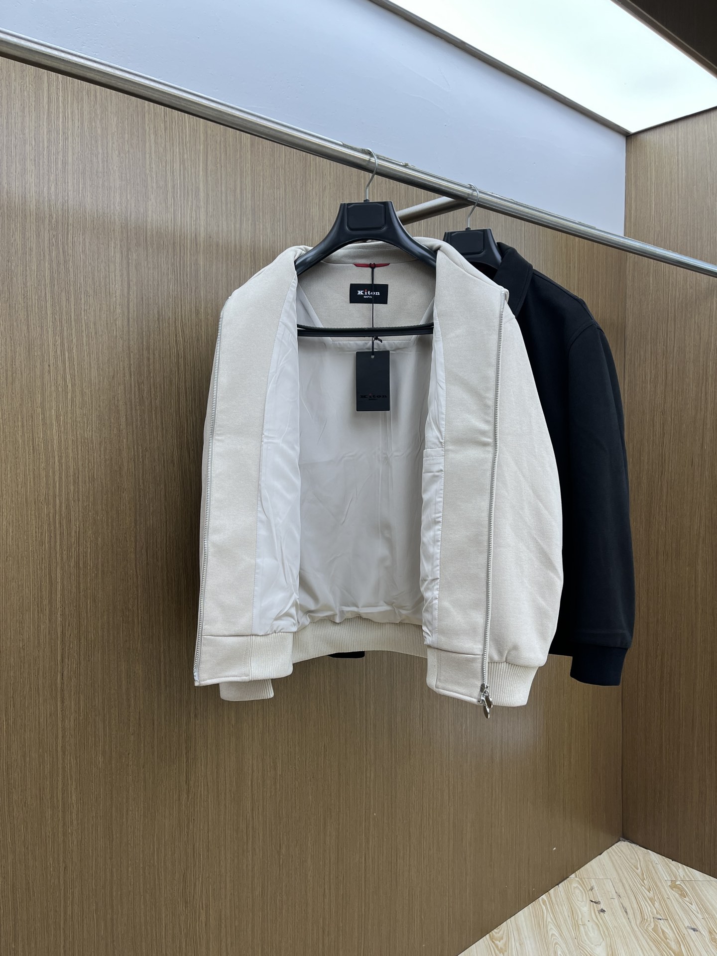 秋冬 Kiton 🔥秋冬新款老钱风羊毛夹克外套 两侧斜插袋、领口、袖口、下摆部分拼接配色羊毛针织罗纹 选