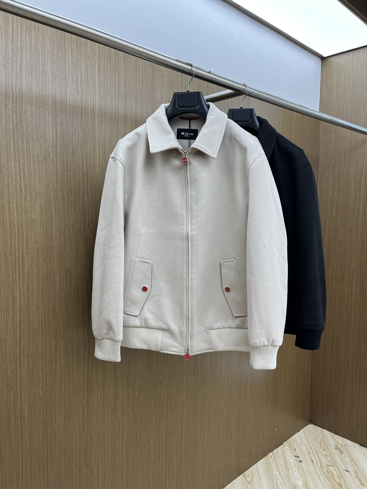 秋冬 Kiton 🔥秋冬新款老钱风羊毛夹克外套 两侧斜插袋、领口、袖口、下摆部分拼接配色羊毛针织罗纹 选