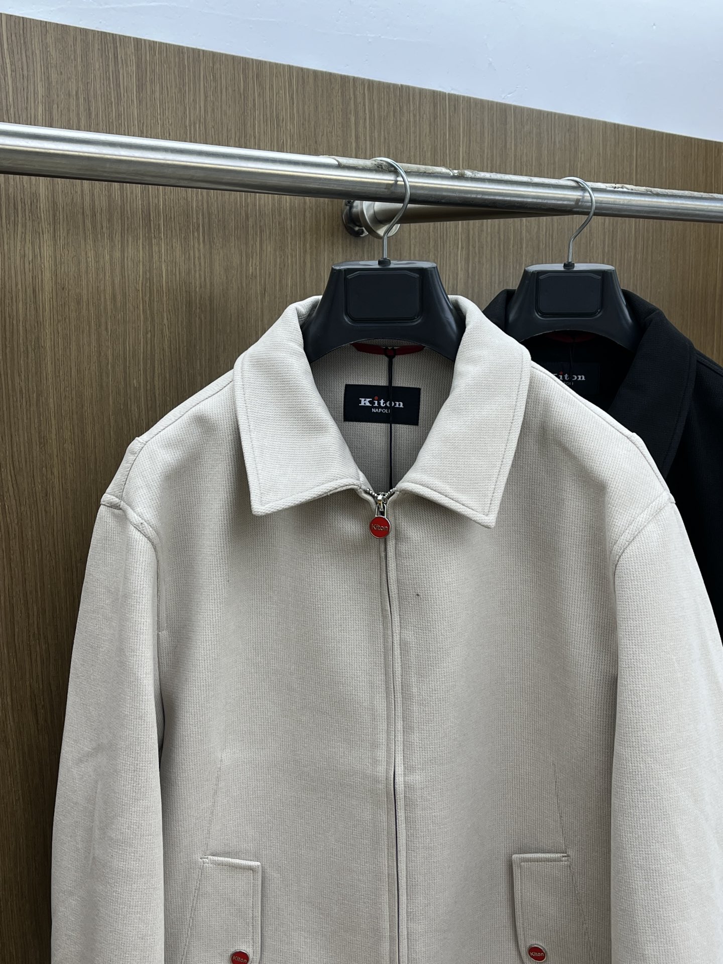 秋冬 Kiton 🔥秋冬新款老钱风羊毛夹克外套 两侧斜插袋、领口、袖口、下摆部分拼接配色羊毛针织罗纹 选