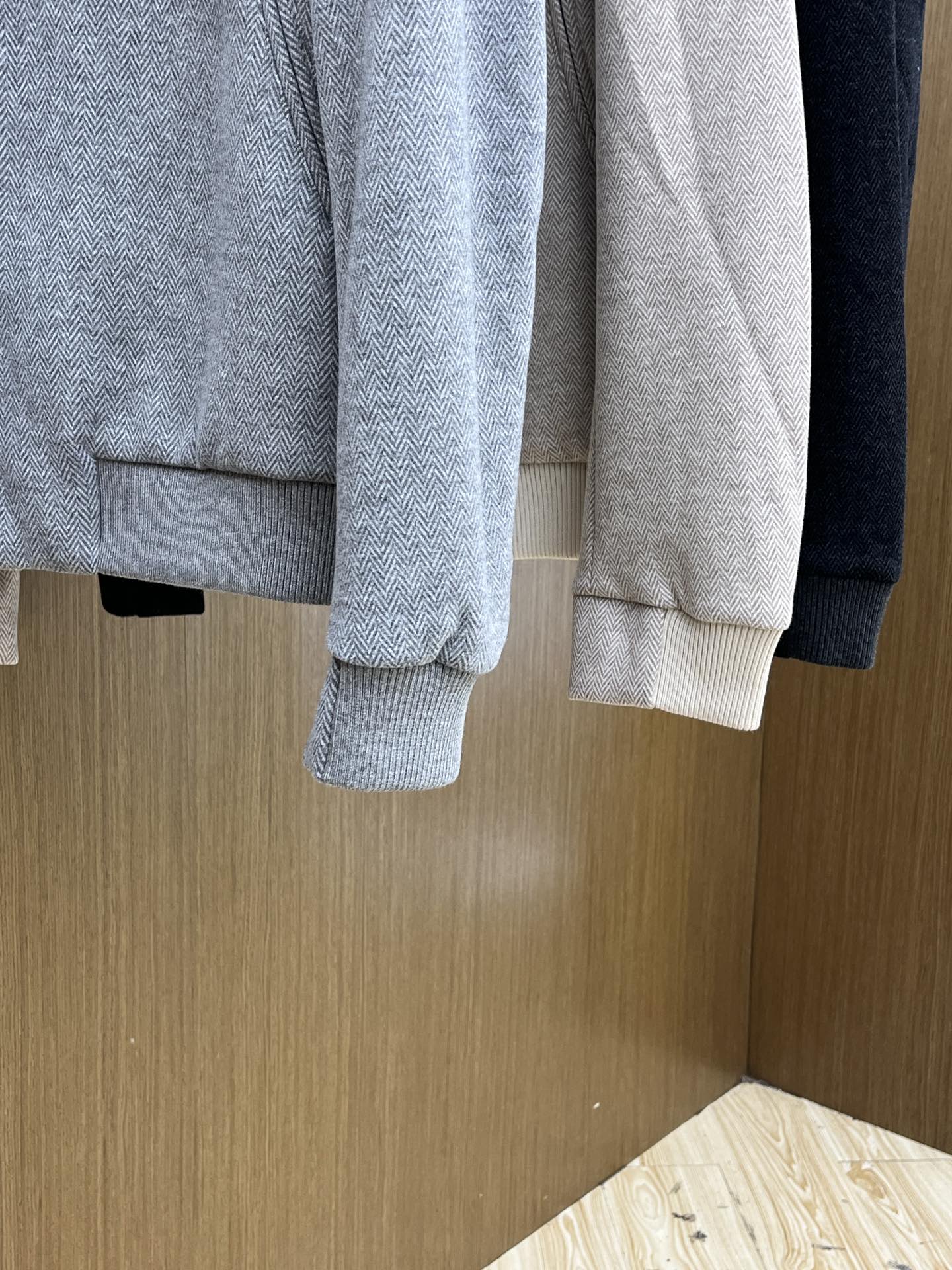 秋冬 lP🆕🔥秋冬新款老钱风羊毛夹克外套 两侧斜插袋、领口、袖口、下摆部分拼接配色羊毛针织罗纹 选用进口