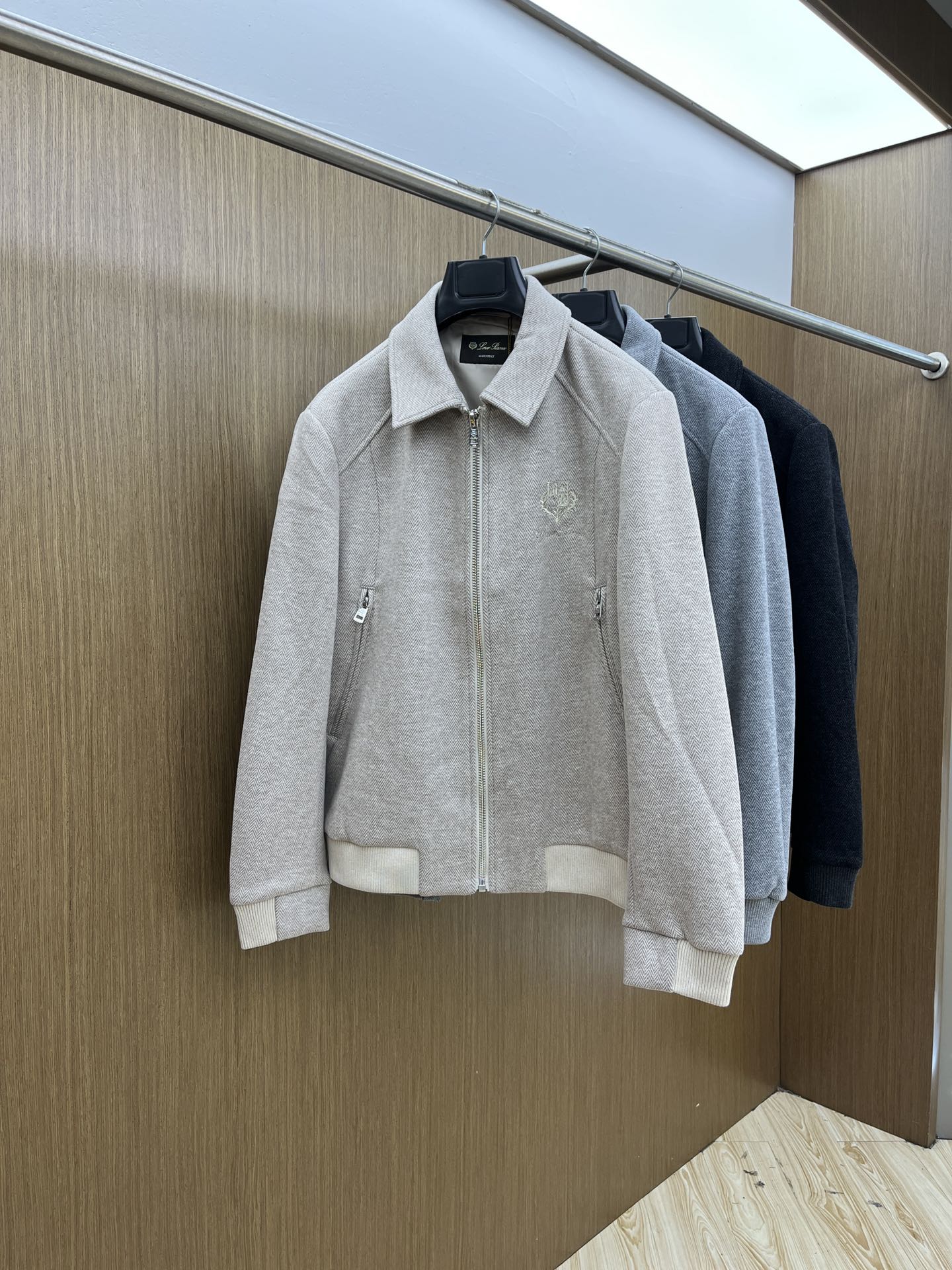 NO:516471,Autumn and Winter LP autumn and winter new style old money style wool jacket jacket with oblique insertion bags on both sides, collar, cuffs, and hem splicing color matching wool knitted ribs. Imported fabric fjj custom hardware. The upper body is high-end and elegant. Classic and versatile. Number of 48-56, loro piano, jackets & coats, jackets & coats, alexander wang19860909秋冬 LP秋冬新款老钱风羊毛夹克外套 两侧斜插袋、领口、袖口、下摆部分拼接配色羊毛针织罗纹 选用进口面料 fjj定制五金 上身高端大气 经典百搭 码数48-56,,loro piana,jackets & coats,jackets & coats,alexander wang,Men's clothing