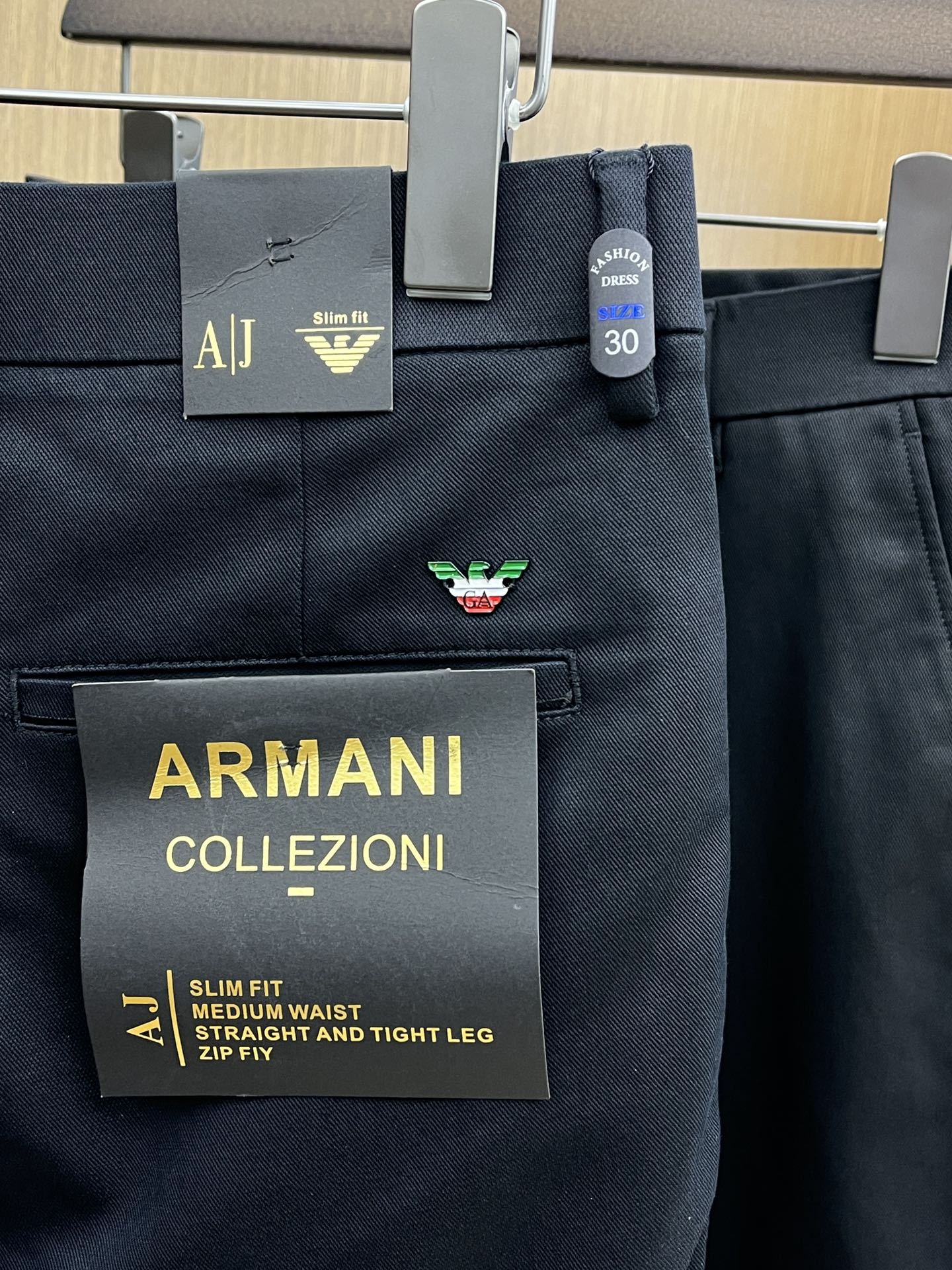 秋冬 AJ 🔥🔥ss秋冬新品，官网同步有售，男士高端商务休闲西裤，高端进口面料，带弹力，后面采用硅胶字母