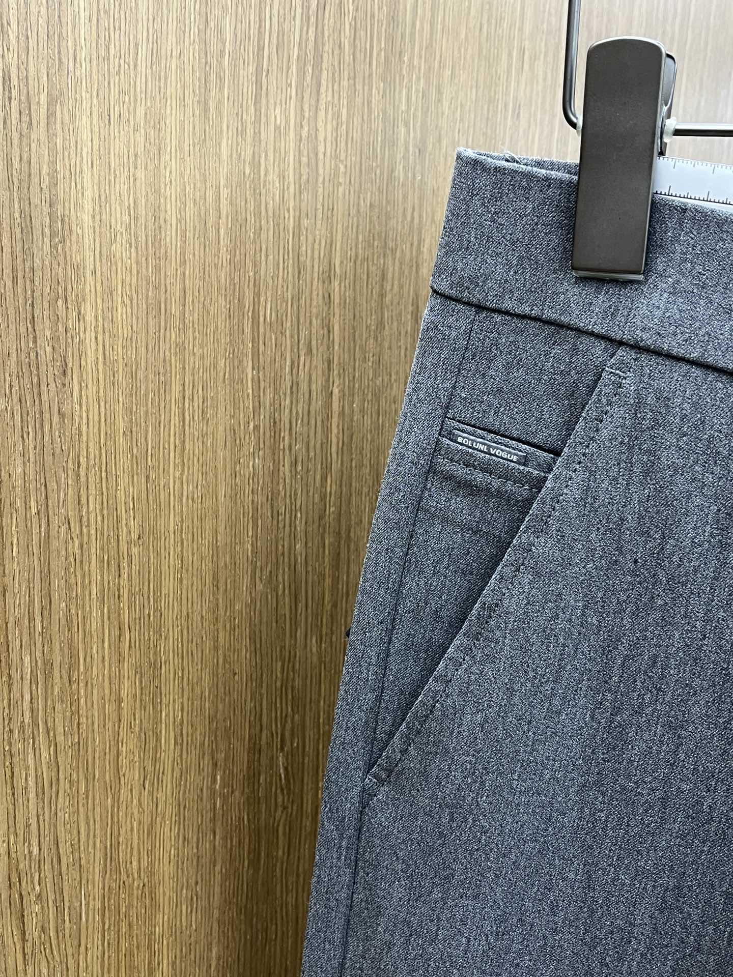 秋冬 PD 🔥🔥ss秋冬新品，官网同步有售，男士高端商务休闲西裤，高端进口面料，带弹力，后面采用硅胶字母