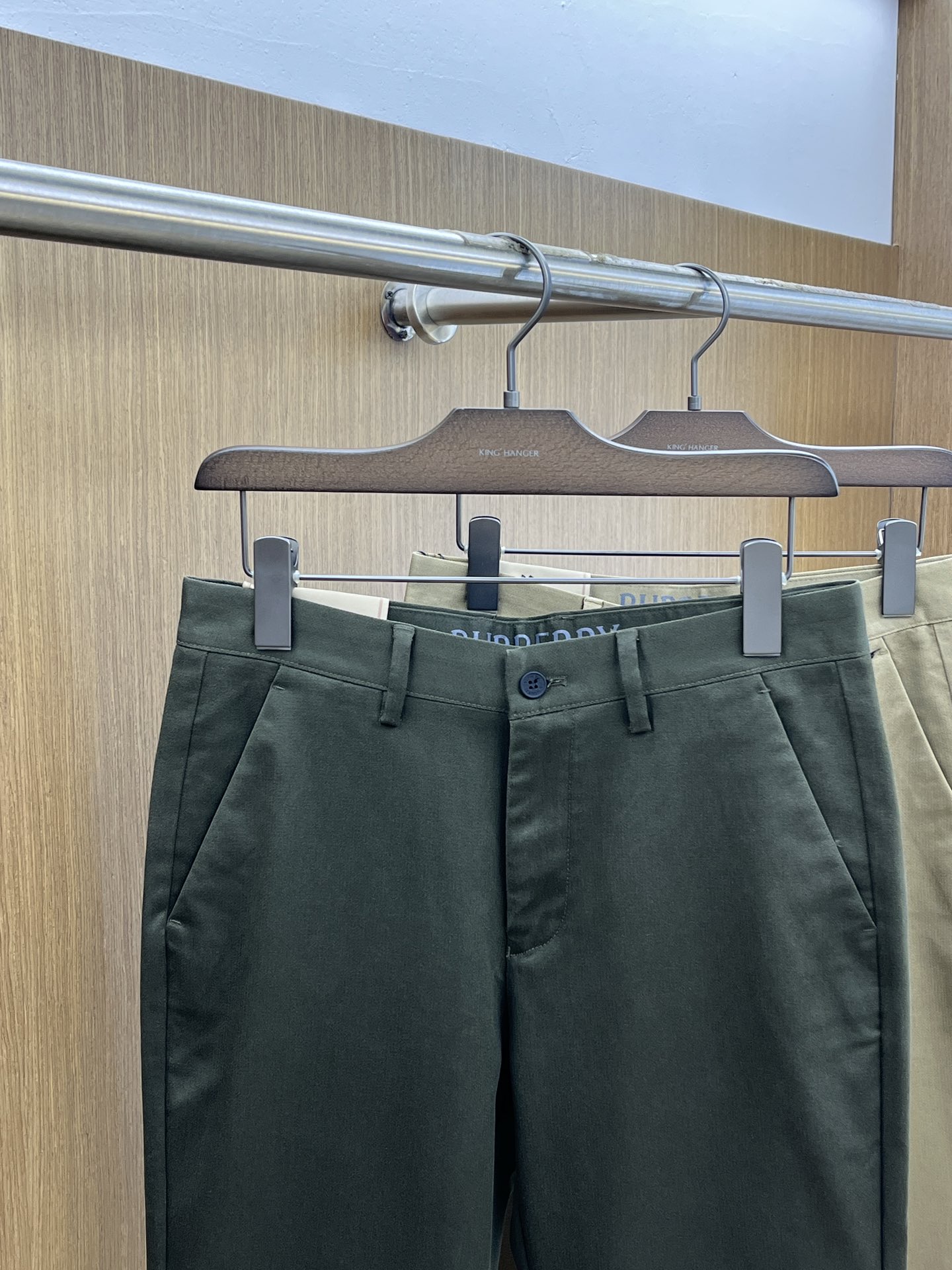 秋冬 BBR 🔥ss秋冬新品，官网同步有售，男士高端商务休闲西裤，高端进口面料，带弹力，后面采用硅胶字母