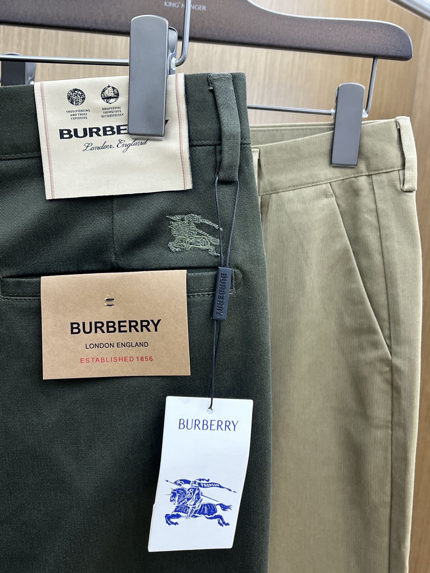 秋冬 BBR 🔥ss秋冬新品，官网同步有售，男士高端商务休闲西裤，高端进口面料，带弹力，后面采用硅胶字母