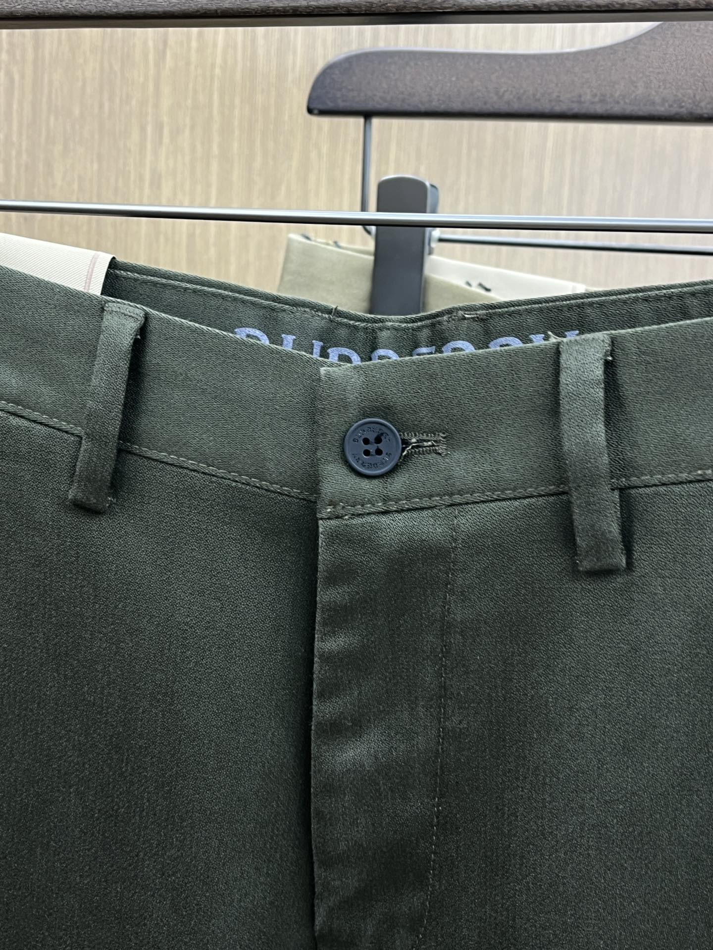 秋冬 BBR 🔥ss秋冬新品，官网同步有售，男士高端商务休闲西裤，高端进口面料，带弹力，后面采用硅胶字母