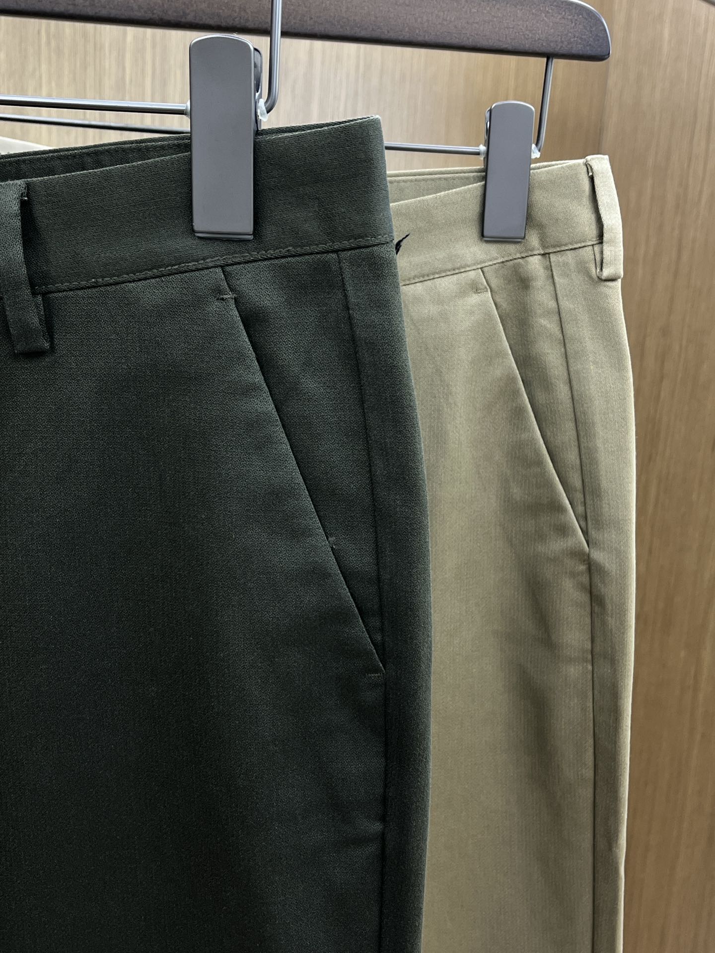 秋冬 BBR 🔥ss秋冬新品，官网同步有售，男士高端商务休闲西裤，高端进口面料，带弹力，后面采用硅胶字母