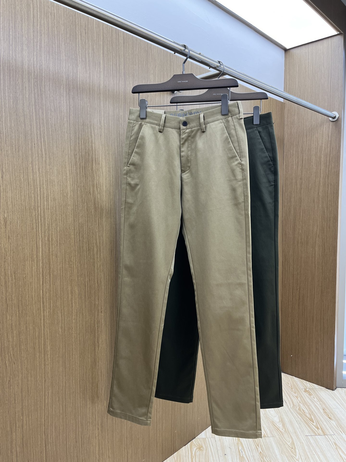 秋冬 BBR 🔥ss秋冬新品，官网同步有售，男士高端商务休闲西裤，高端进口面料，带弹力，后面采用硅胶字母