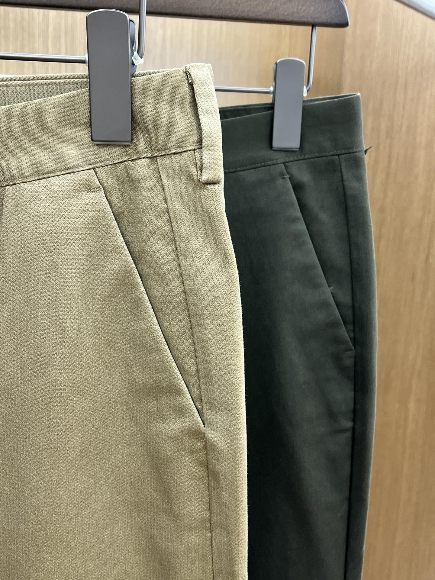 秋冬 BBR 🔥ss秋冬新品，官网同步有售，男士高端商务休闲西裤，高端进口面料，带弹力，后面采用硅胶字母