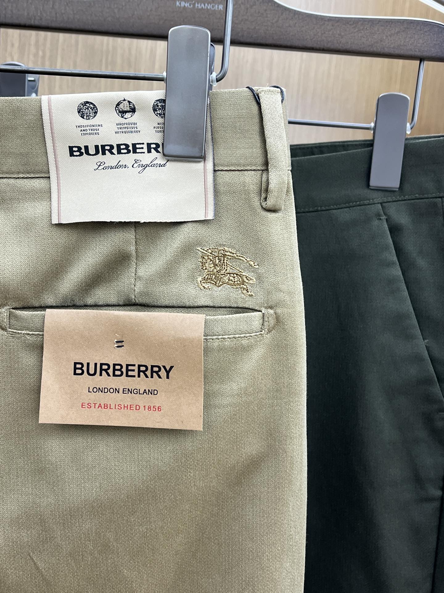 秋冬 BBR 🔥ss秋冬新品，官网同步有售，男士高端商务休闲西裤，高端进口面料，带弹力，后面采用硅胶字母