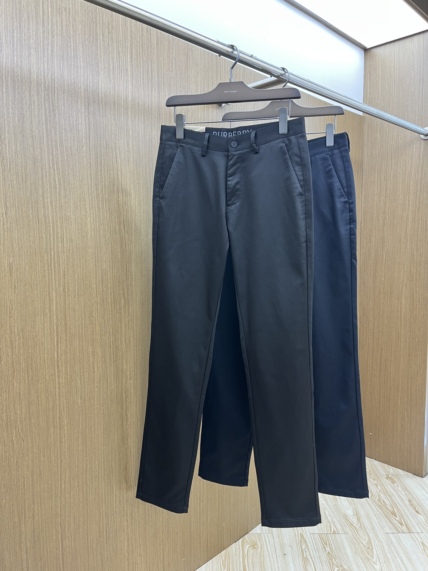 秋冬 BBR 🔥ss秋冬新品，官网同步有售，男士高端商务休闲西裤，高端进口面料，带弹力，后面采用硅胶字母