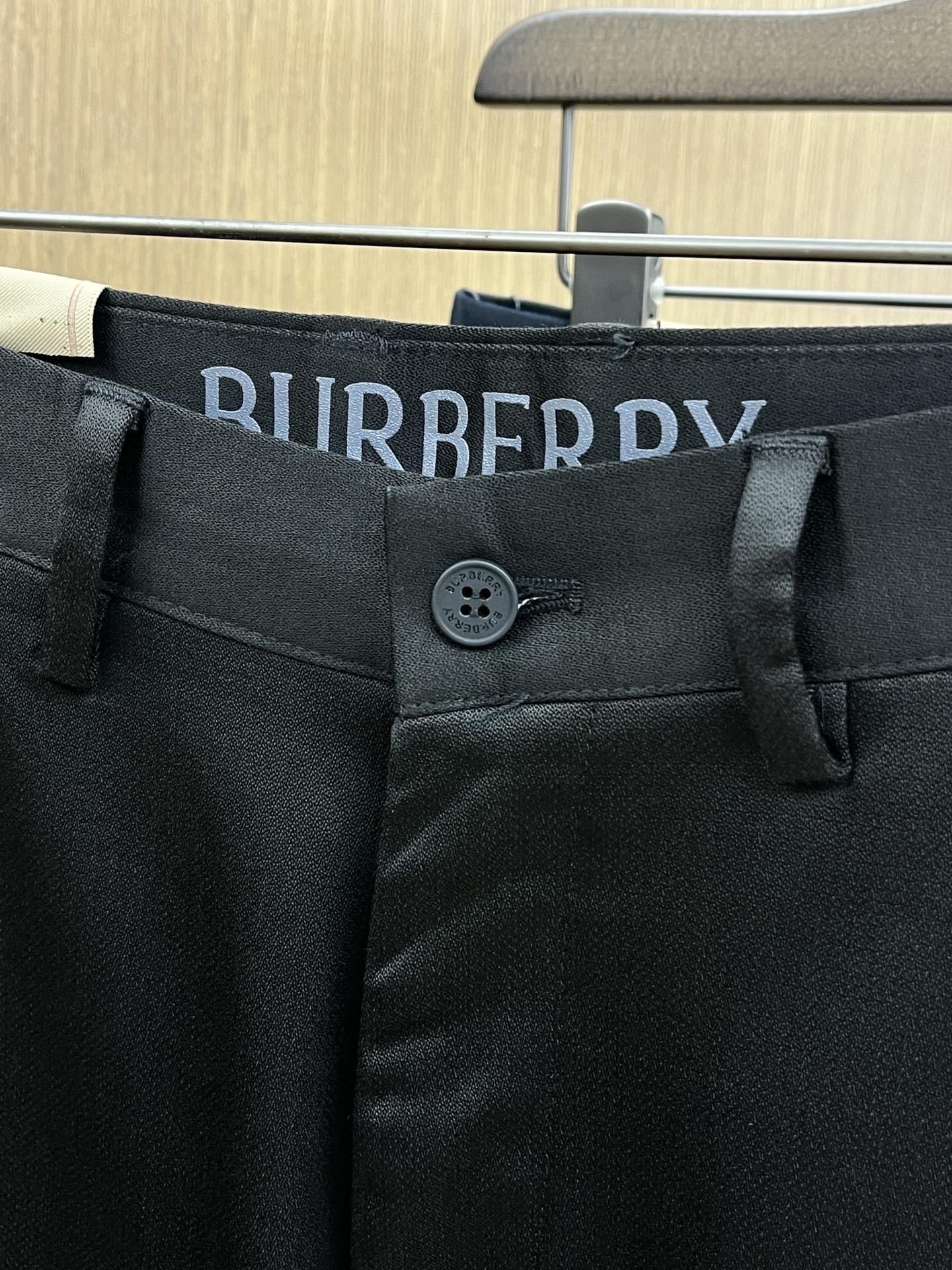 秋冬 BBR 🔥ss秋冬新品，官网同步有售，男士高端商务休闲西裤，高端进口面料，带弹力，后面采用硅胶字母